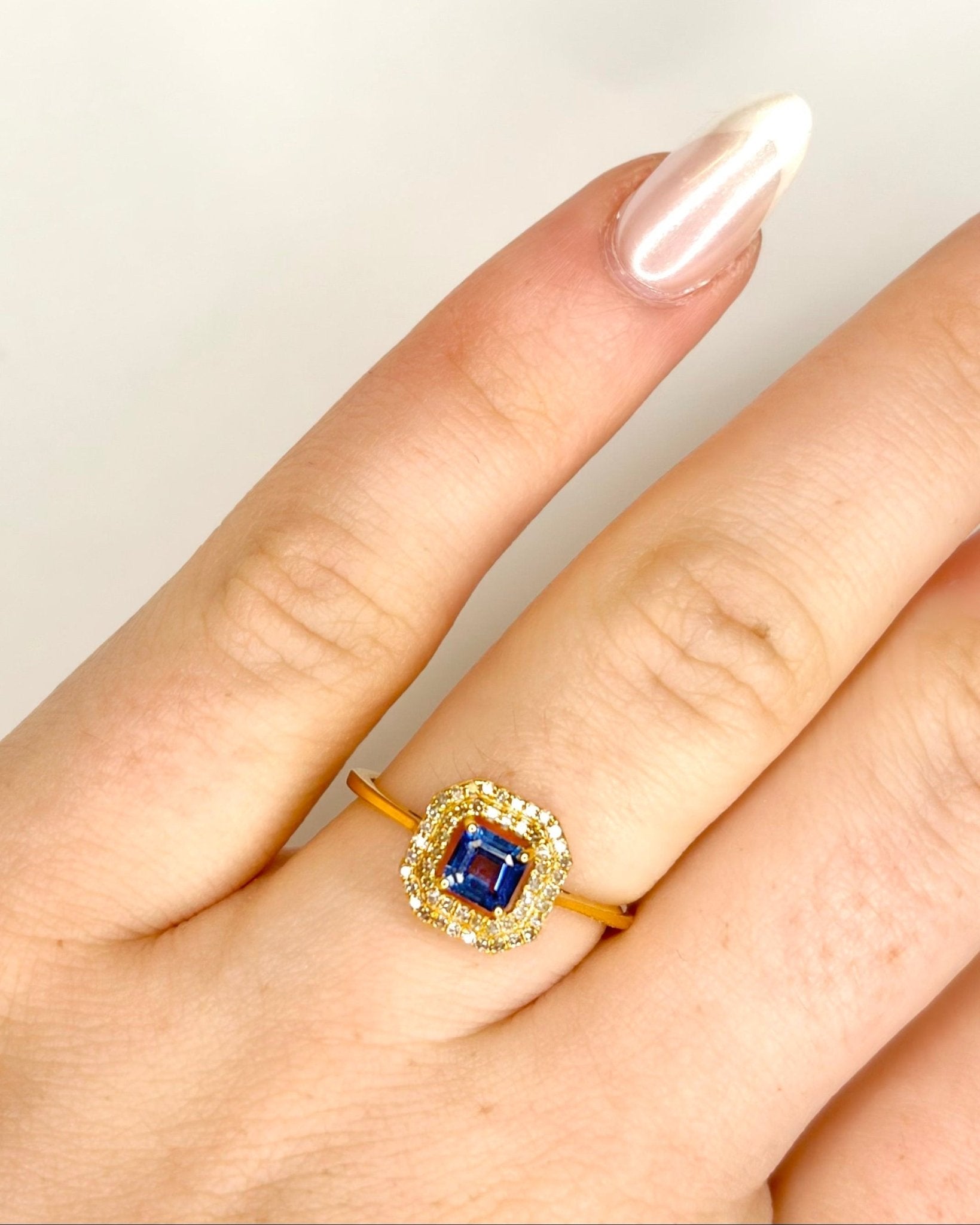 Bague Style Art - Déco Saphir &amp; Diamants "Sophia" - Elliade Paris