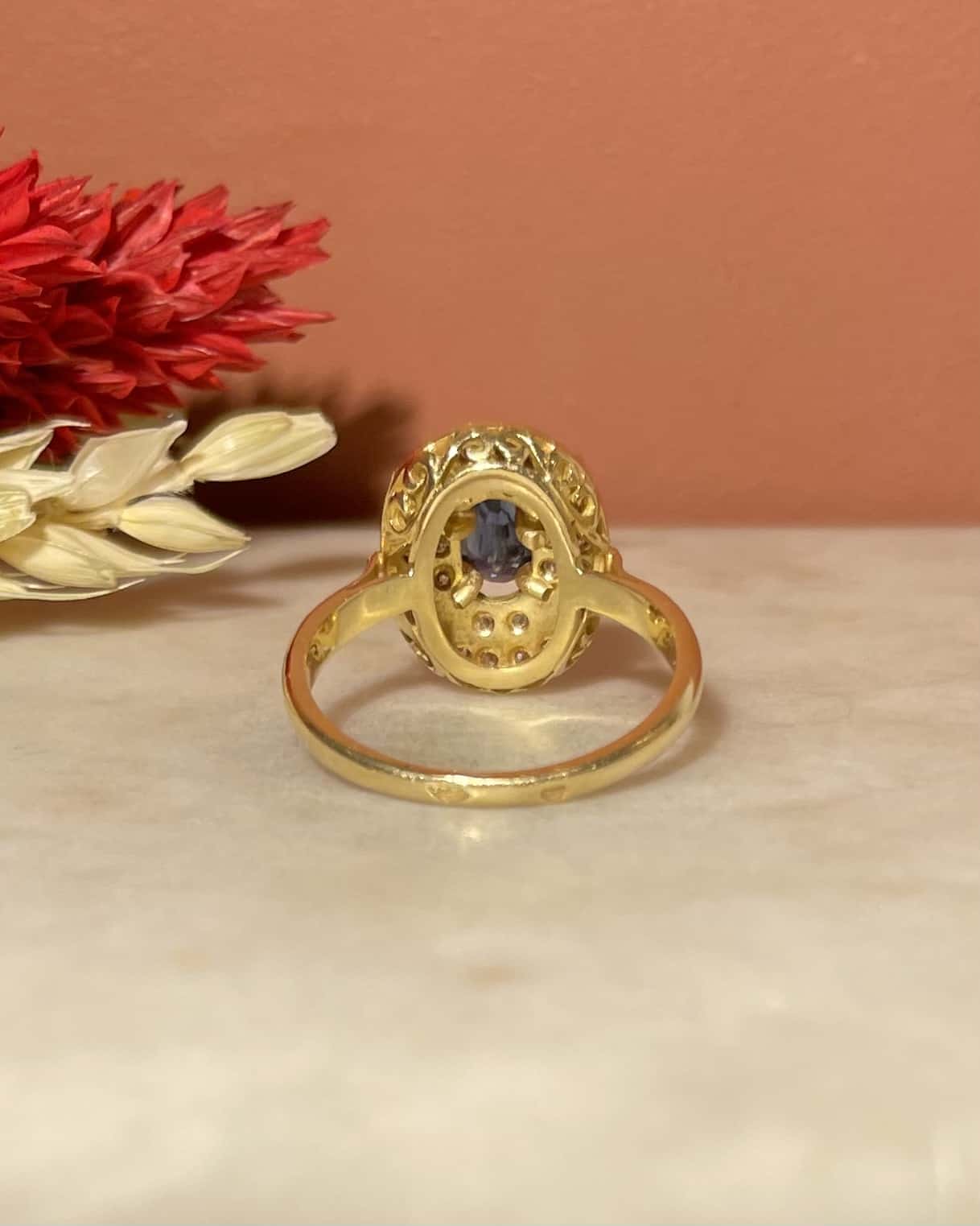 Bague Style Art - déco Saphir &amp; Diamants "Tahra" - Elliade Paris