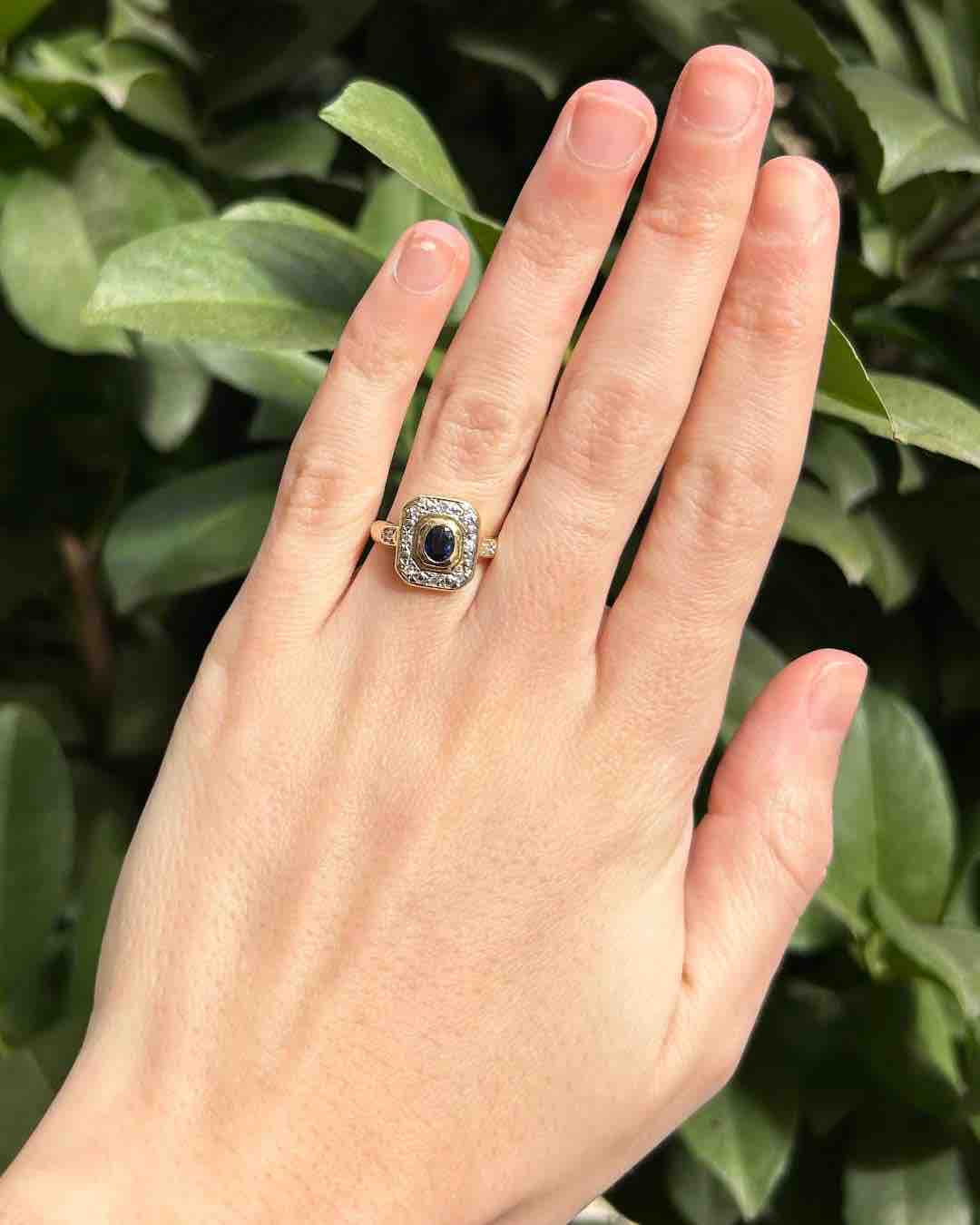 Bague Style Art - Déco Saphir et Diamants "Amiel" - Elliade Paris