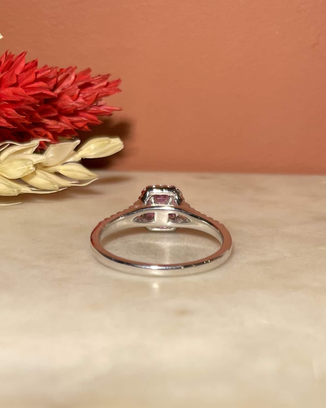 Bague Style Art - Déco Saphir Rose &amp; Diamants &quot;Anjah&quot; - Elliade Paris