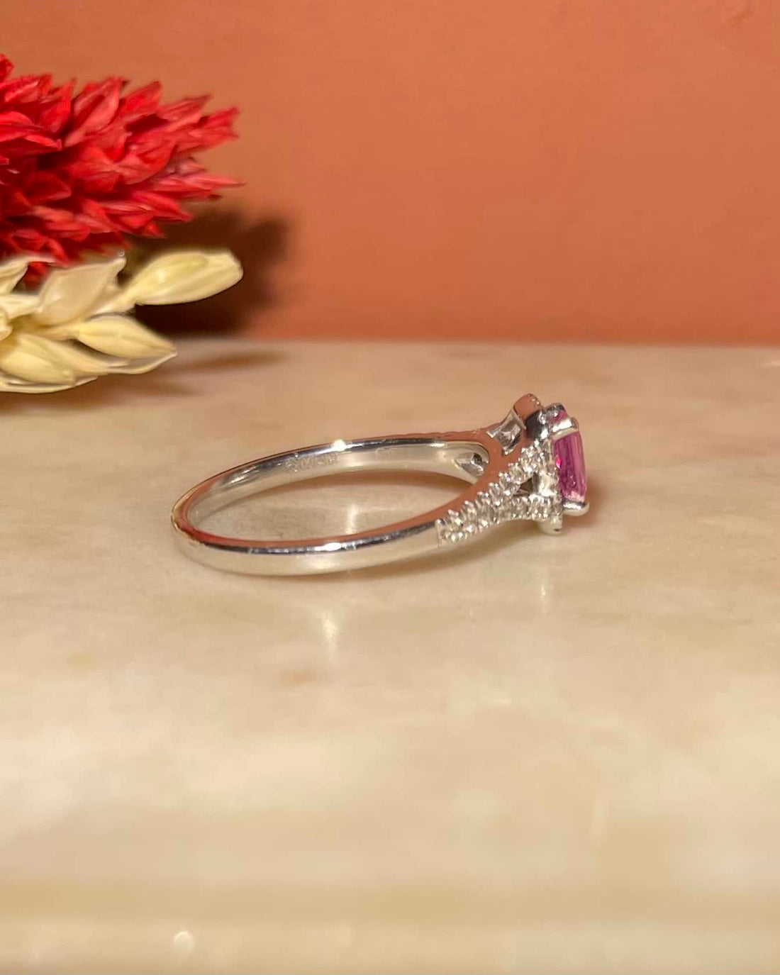 Bague Style Art-Déco Saphir Rose &amp; Diamants &quot;Anjah&quot;
