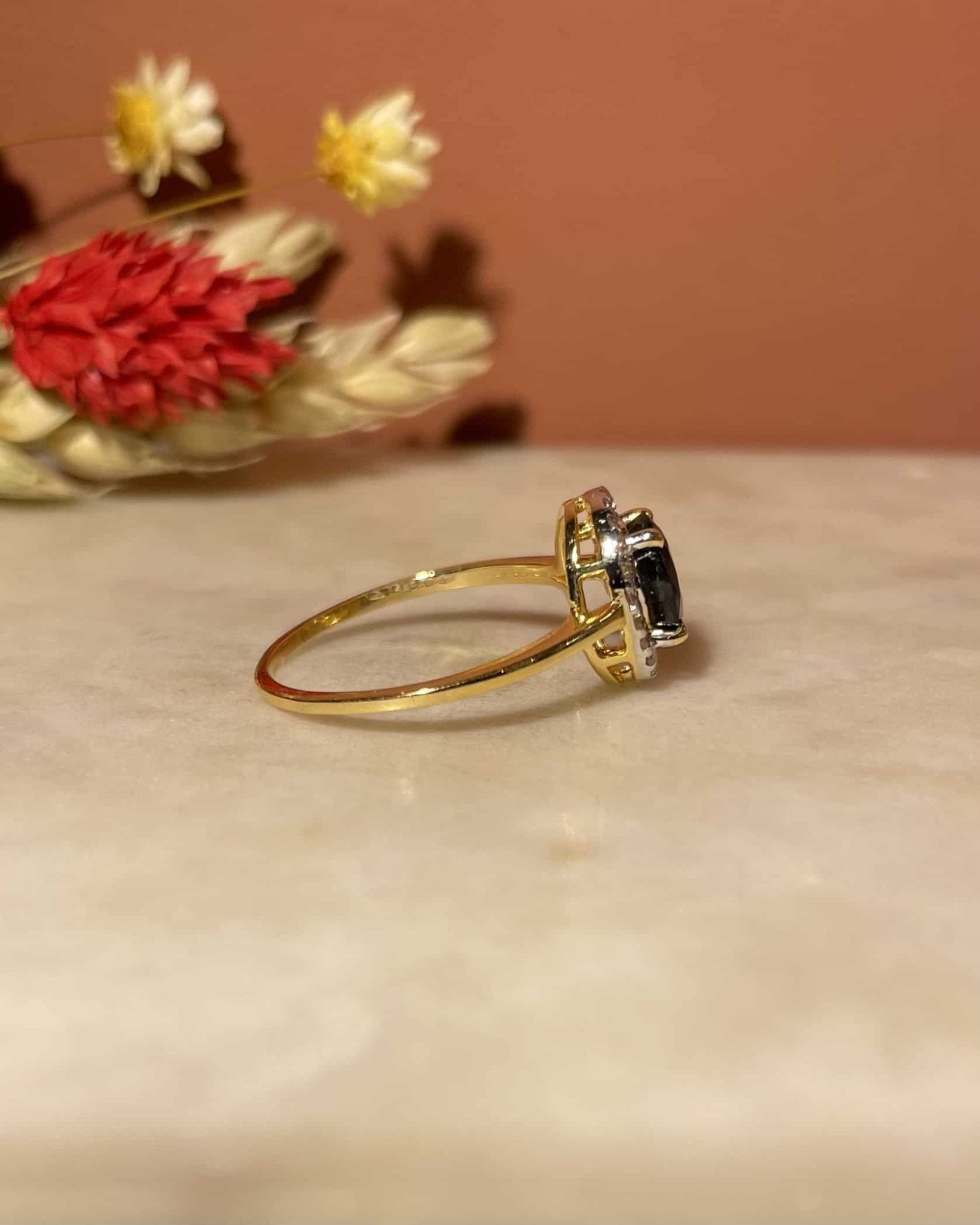 Bague style Art - Déco Saphir Vert 1.05 carat &amp; Diamants "Heavenly" - Elliade Paris