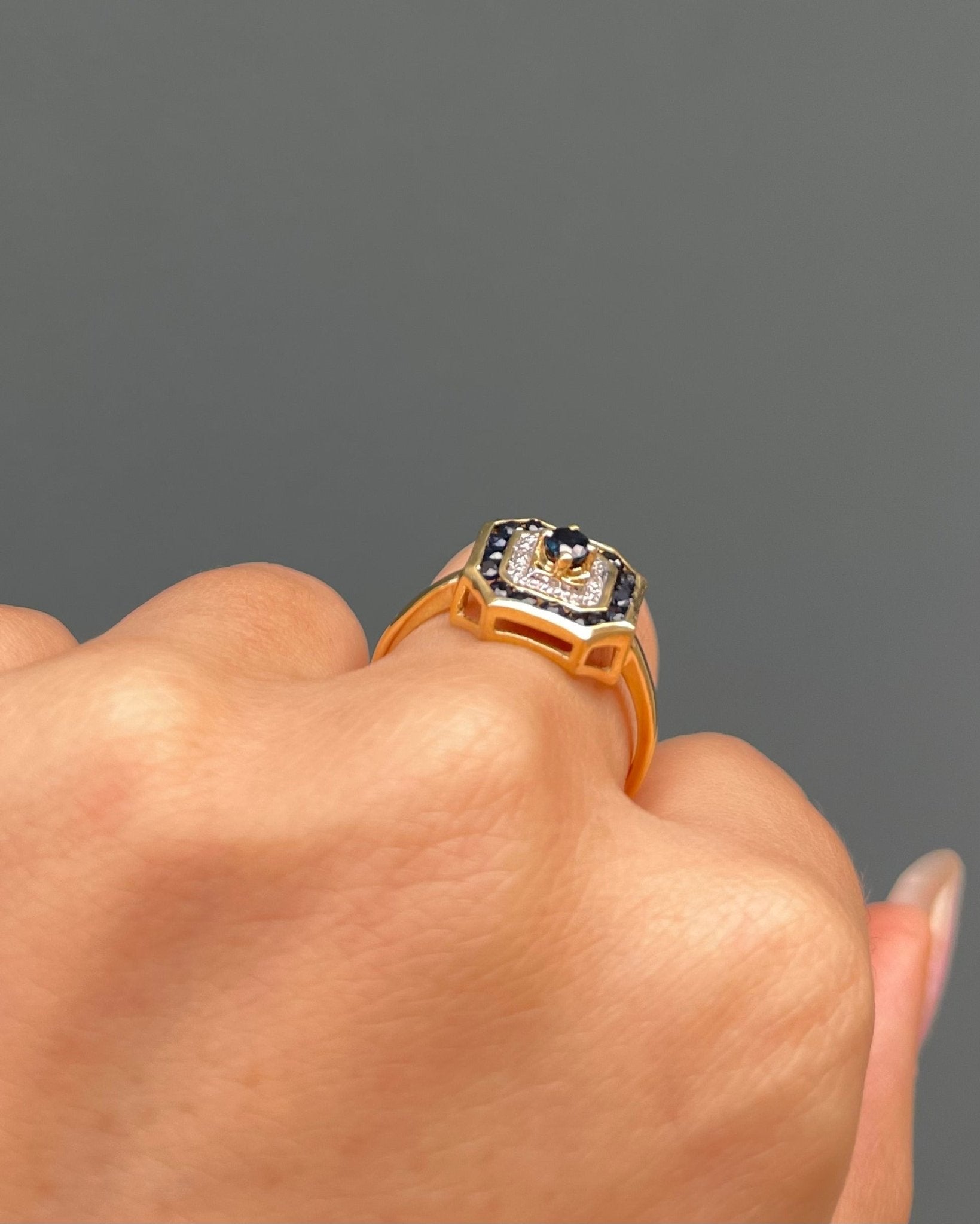 Bague Style Art Déco Saphirs 0.41 carat &amp; 4 Diamants &quot;Andrée&quot; - Elliade Paris