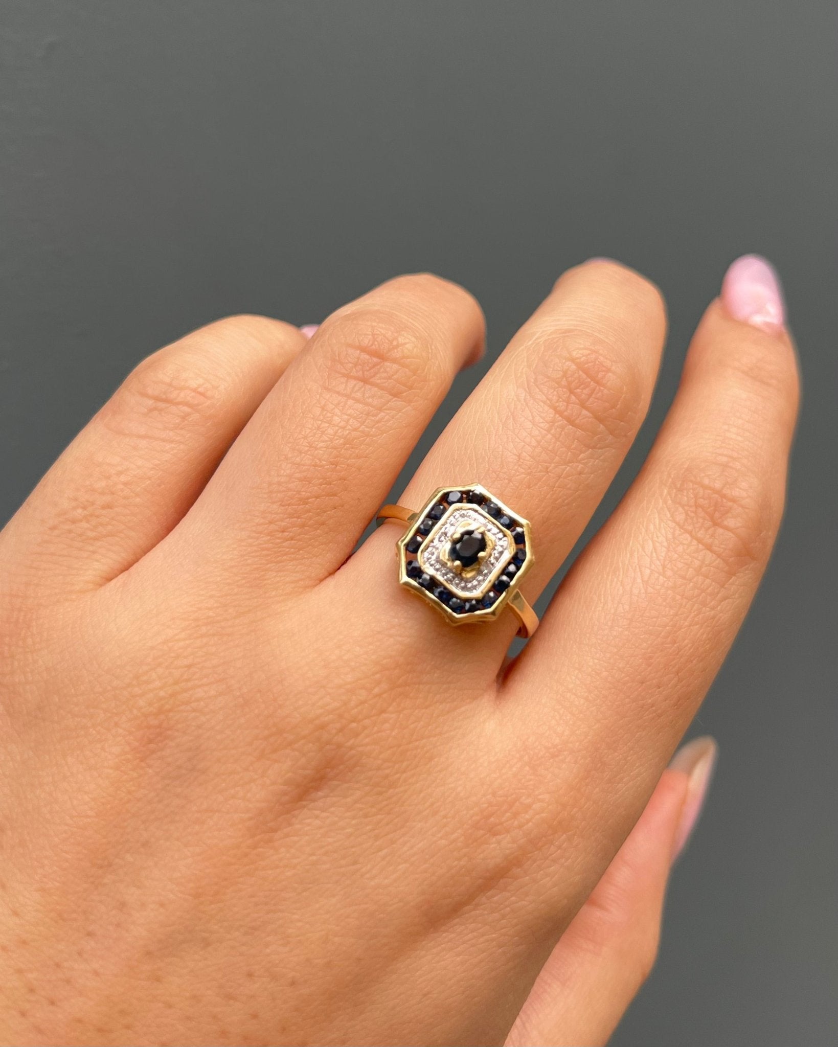 Bague Style Art Déco Saphirs 0.41 carat &amp; 4 Diamants "Andrée" - Elliade Paris