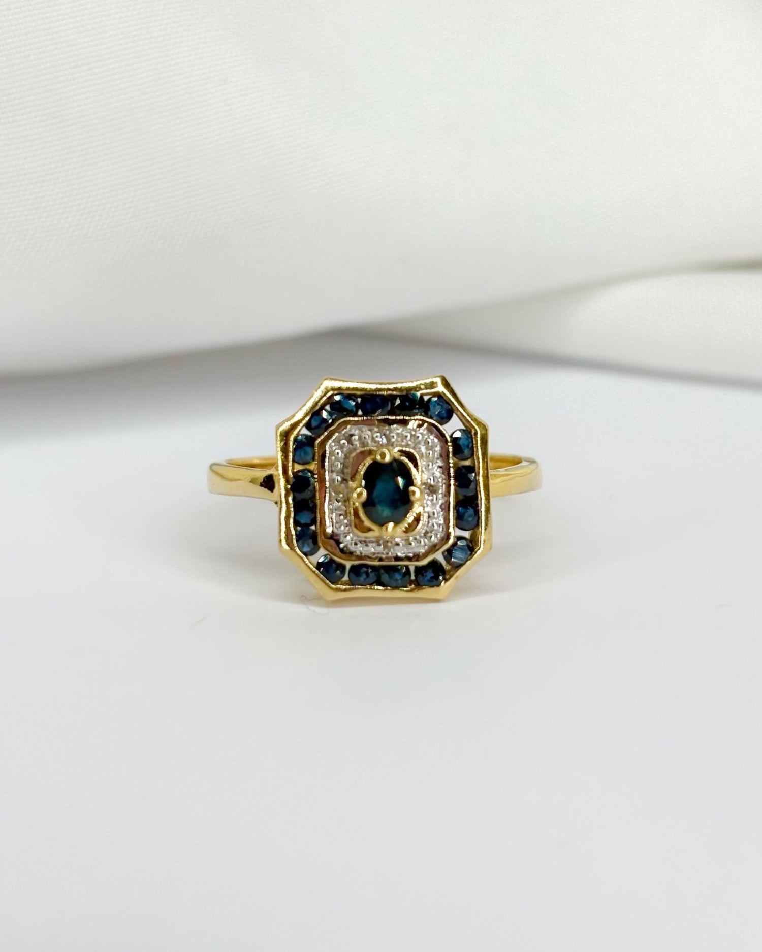Bague Style Art Déco Saphirs 0.41 carat &amp; 4 Diamants &quot;Andrée&quot; - Elliade Paris