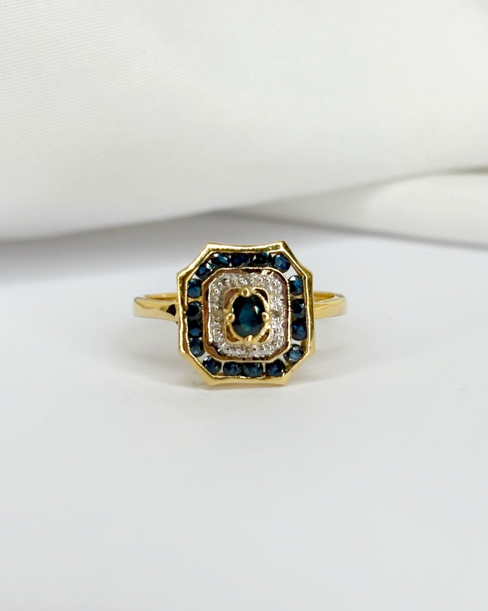 Bague Style Art Déco Saphirs 0.41 carat &amp; 4 Diamants "Andrée" - Elliade Paris