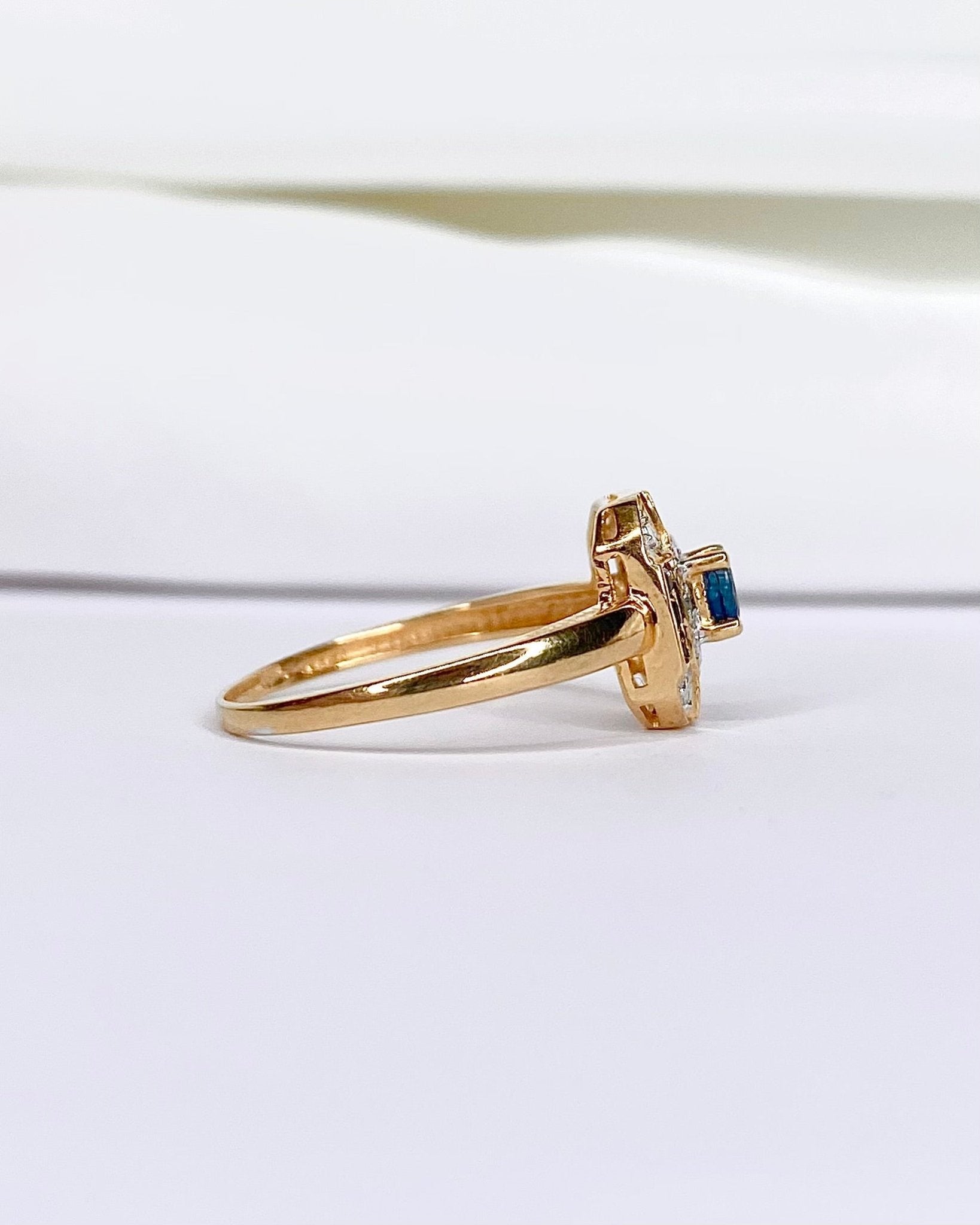 Bague Style Art Déco Saphirs 0.45 carat &amp; Diamants "Minka" - Elliade Paris