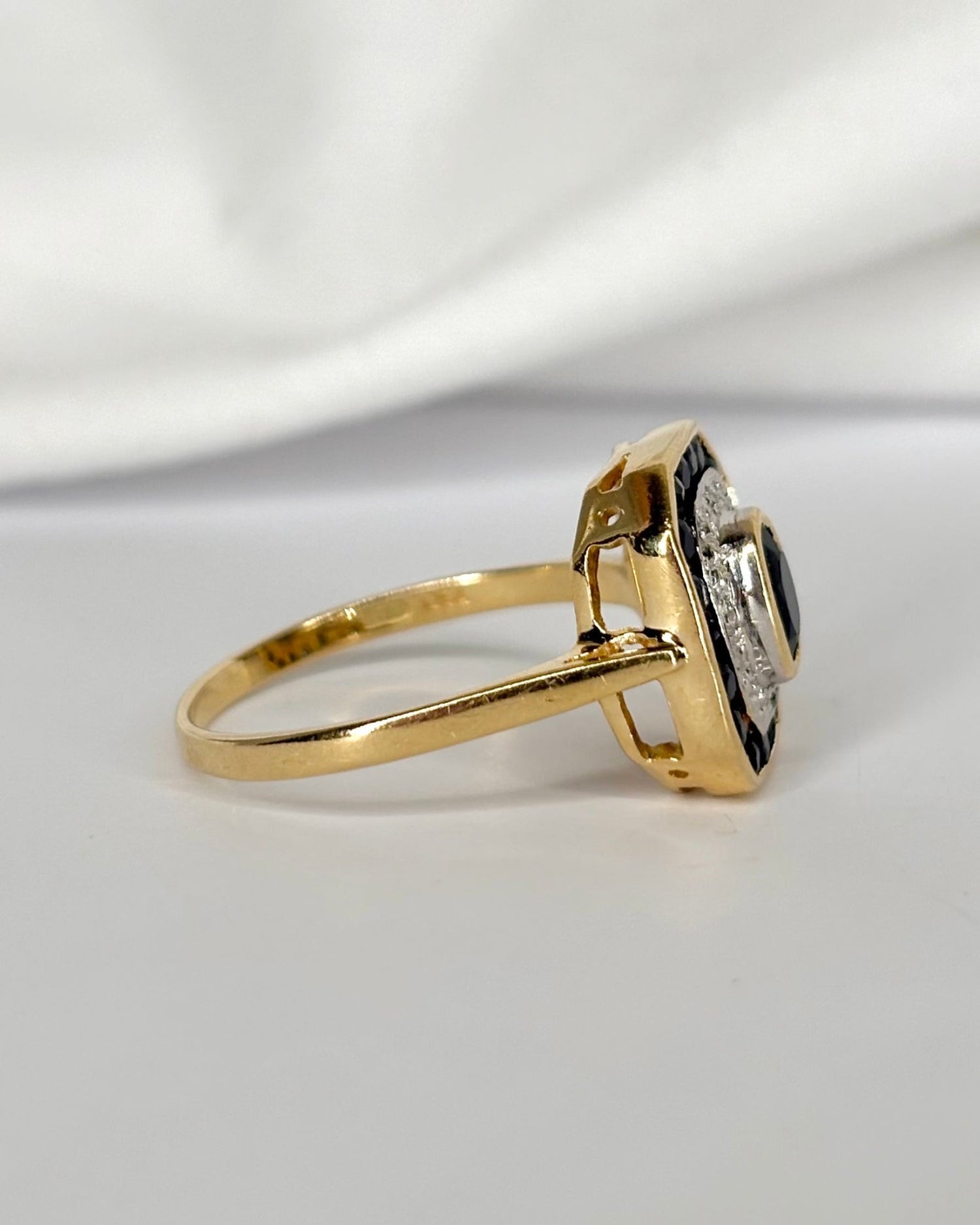 Bague Style Art Déco Saphirs 0.48 carat &amp; Diamants "Helene" - Elliade Paris