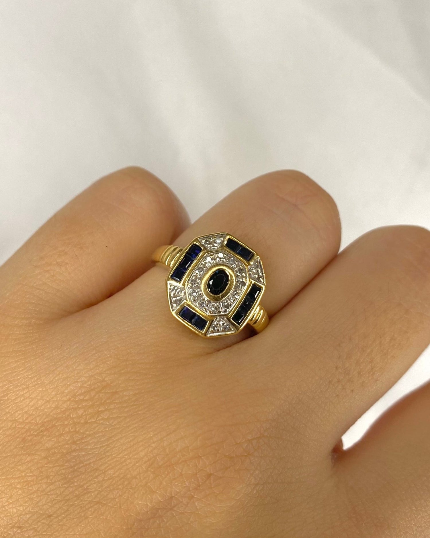 Bague Style Art Déco Saphirs 0.52 carat &amp; 20 Diamants &quot;Emmy&quot; - Elliade Paris