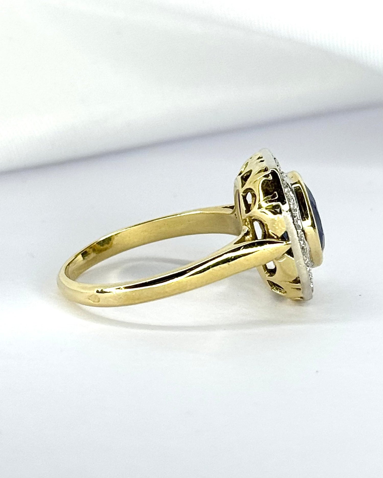 Bague Style Art-Déco Saphirs 0.60 carat &amp; Diamants "Camélia" - Elliade Paris