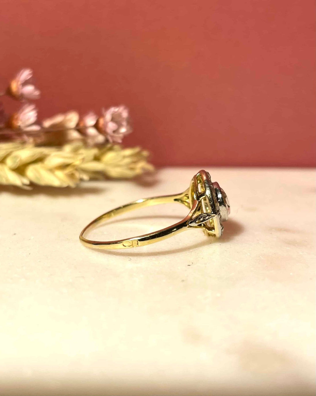 Bague Style Art - Déco Saphirs 0.60 carat &amp; Diamants &quot;Kaymee&quot; - Elliade Paris