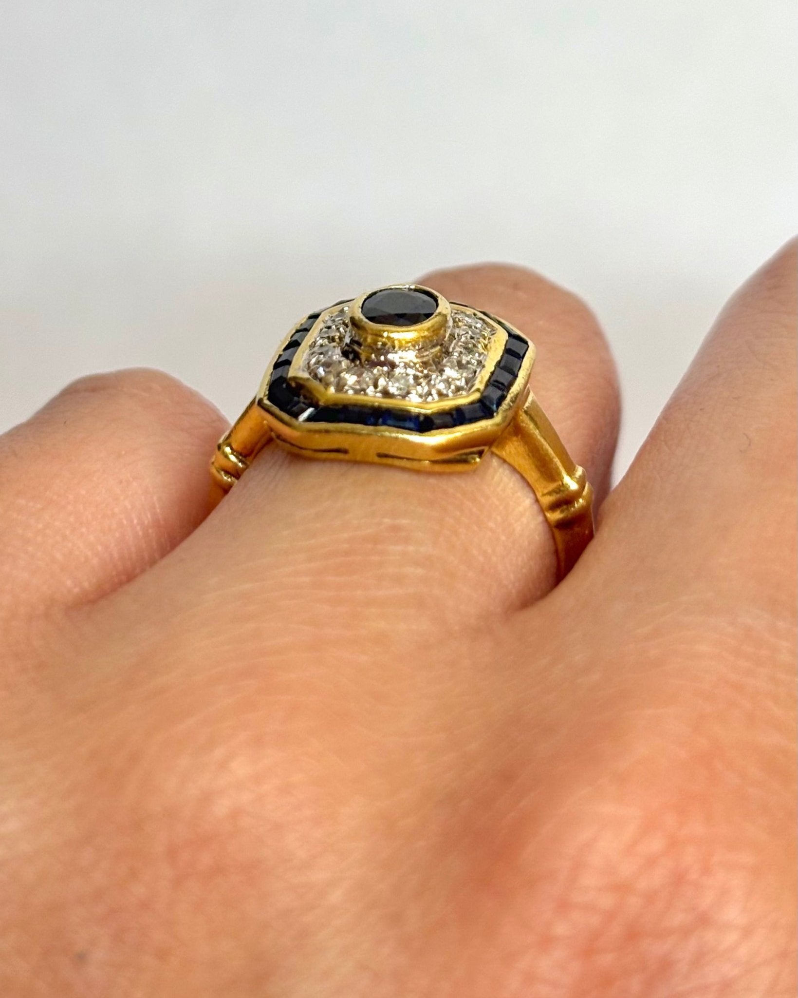 Bague Style Art Deco Saphirs 0.81 carat &amp; Diamants "Tricia" - Elliade Paris