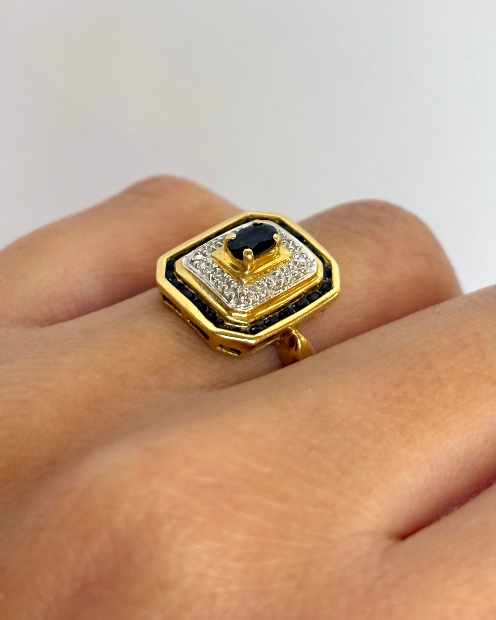 Bague Style Art Déco Saphirs 0.85 ct &amp; 4 Diamants "Faustine" - Elliade Paris