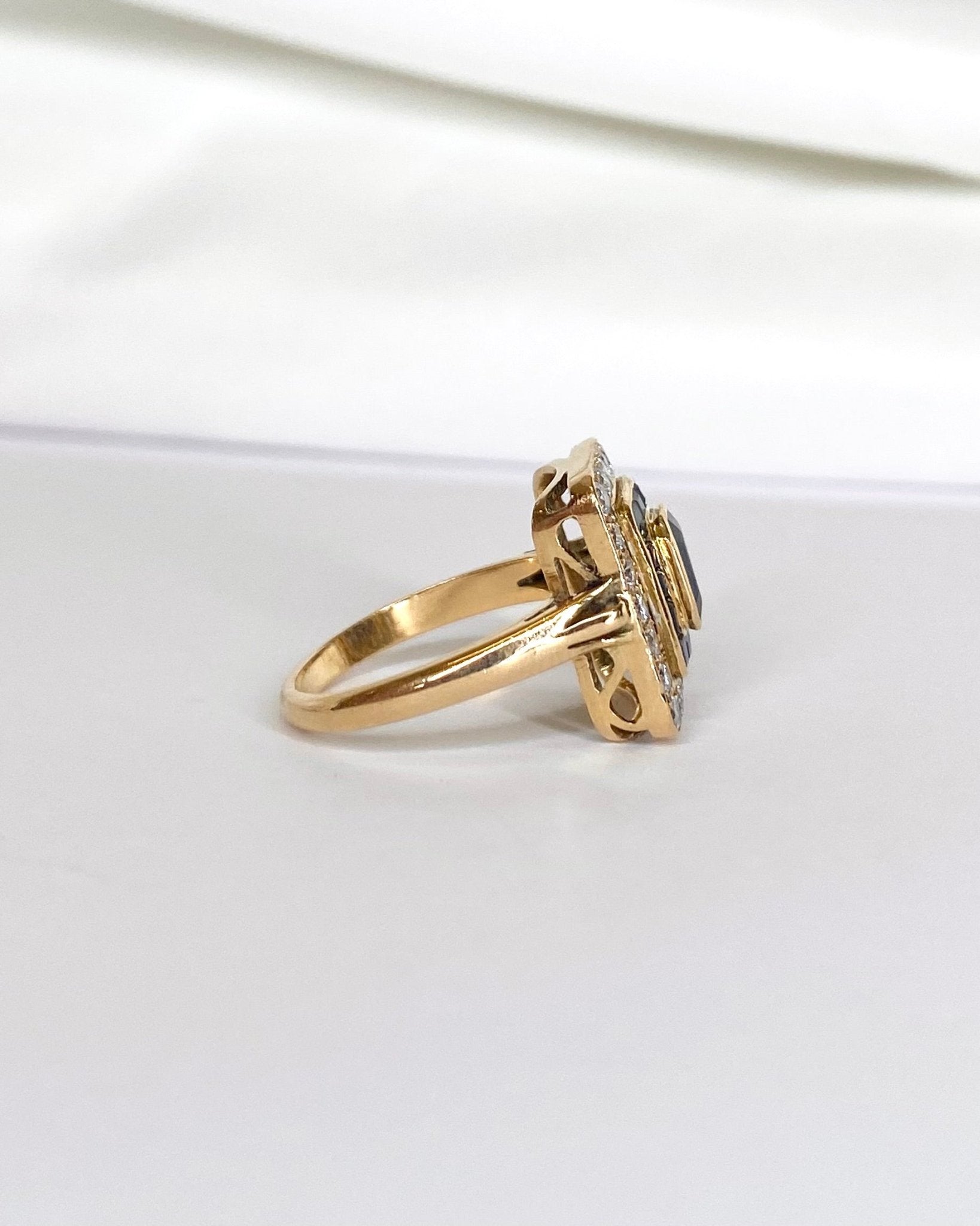 Bague Style Art Déco Saphirs 1.11 carat &amp; Diamants 0.58 carat "Coralie" - Elliade Paris