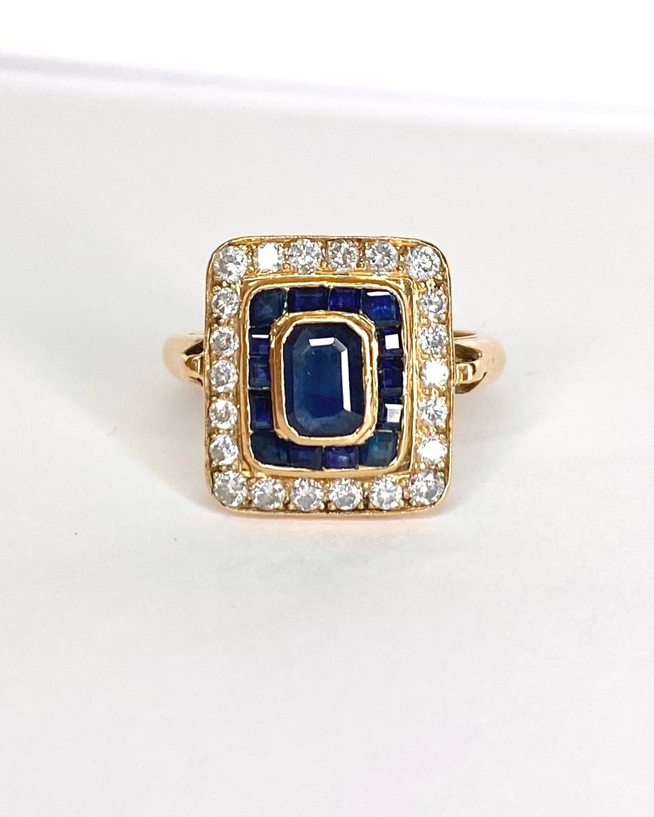 Bague Style Art Déco Saphirs 1.11 carat &amp; Diamants 0.58 carat "Coralie" - Elliade Paris