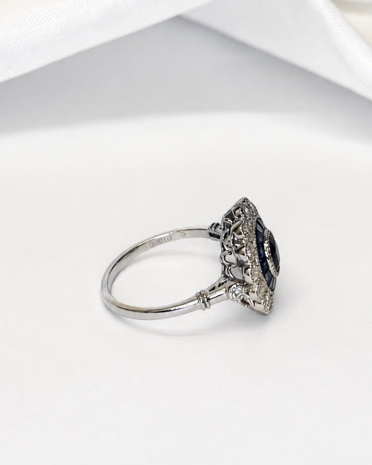 Bague Style Art-Déco Saphirs 1.21 carat &amp; Diamants 0.53 carat 4.19g "Emma" - Elliade Paris