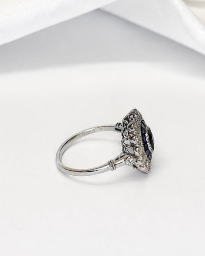 Bague Style Art-Déco Saphirs 1.21 carat &amp; Diamants 0.53 carat 4.19g "Emma" - Elliade Paris
