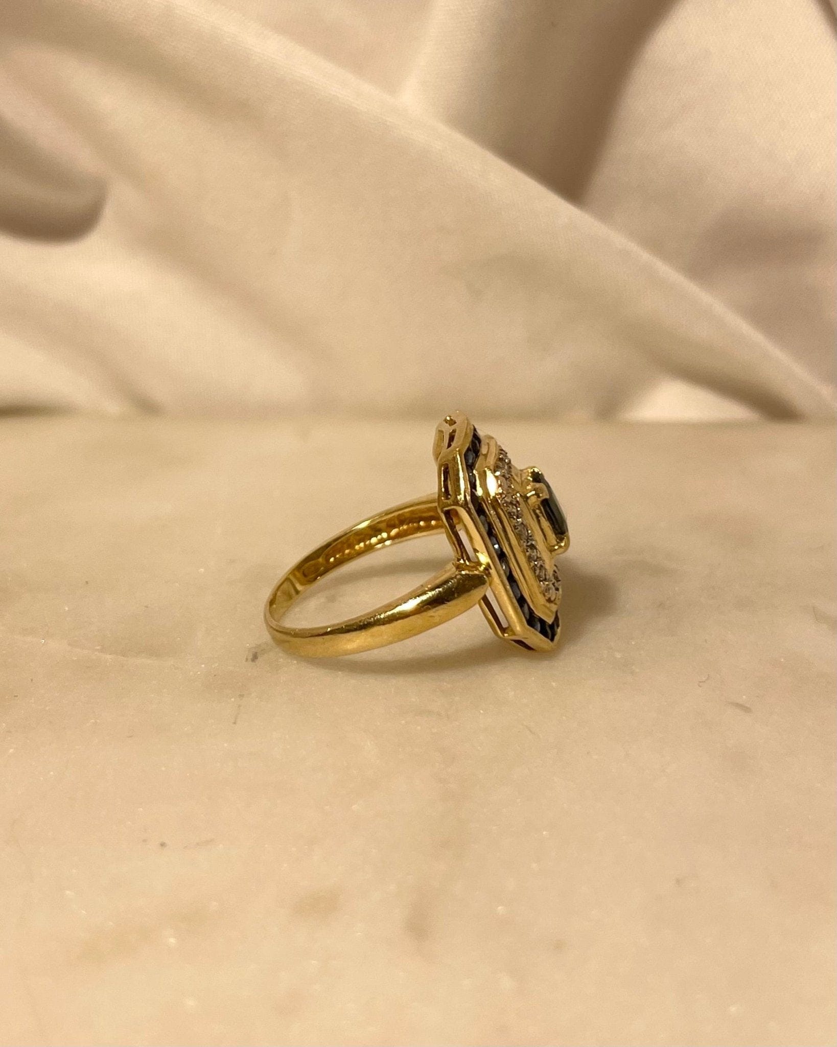 Bague Style Art - Déco Saphirs 1.34 Carat &amp; Diamants "Joey" - Elliade Paris