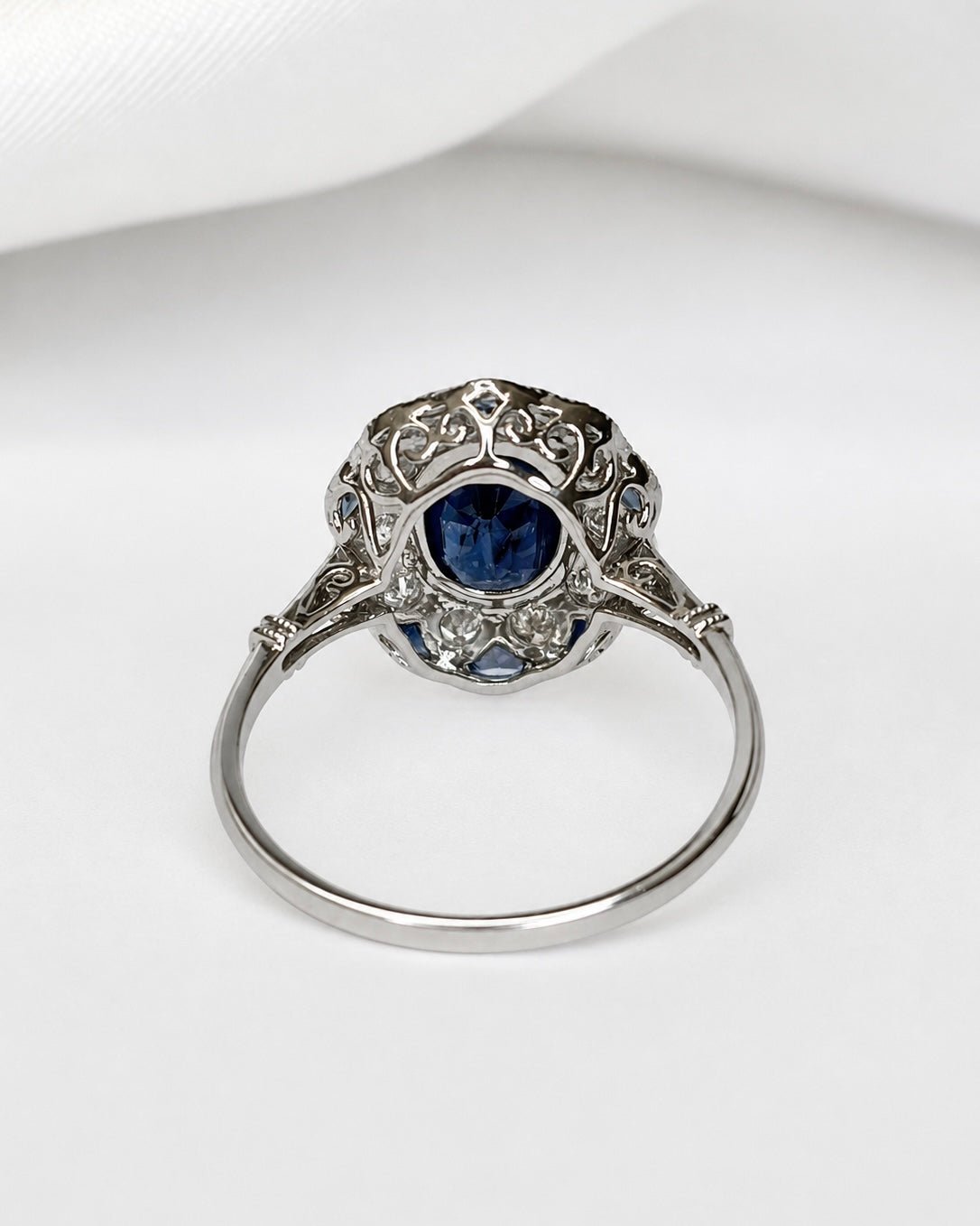 Bague Style Art-Déco Saphirs 1.51 carat &amp; Diamants 0.30 carat "Nalia" - Elliade Paris