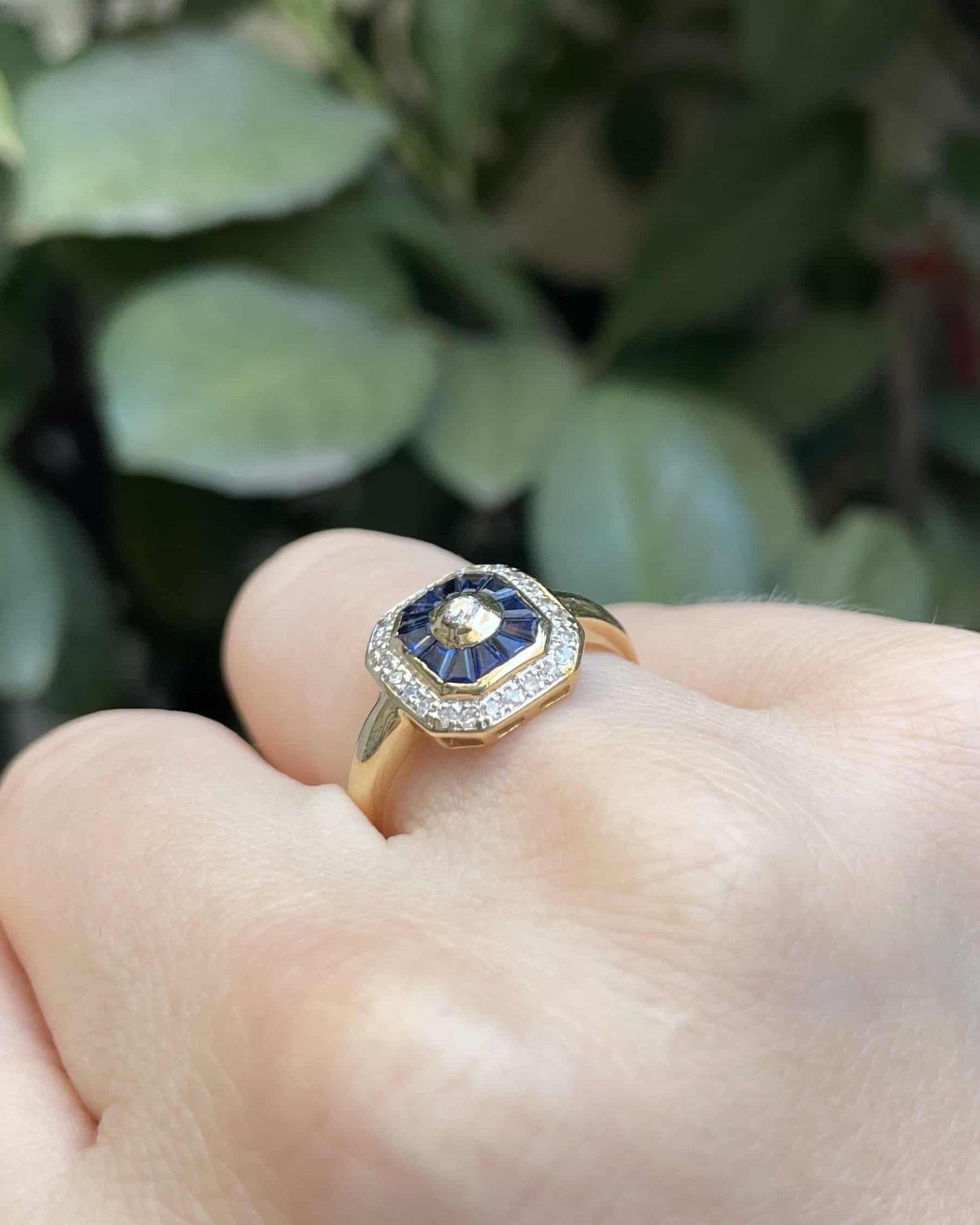 Bague Style Art - Déco Saphirs &amp; 24 Diamants &quot;Gabby&quot; - Elliade Paris