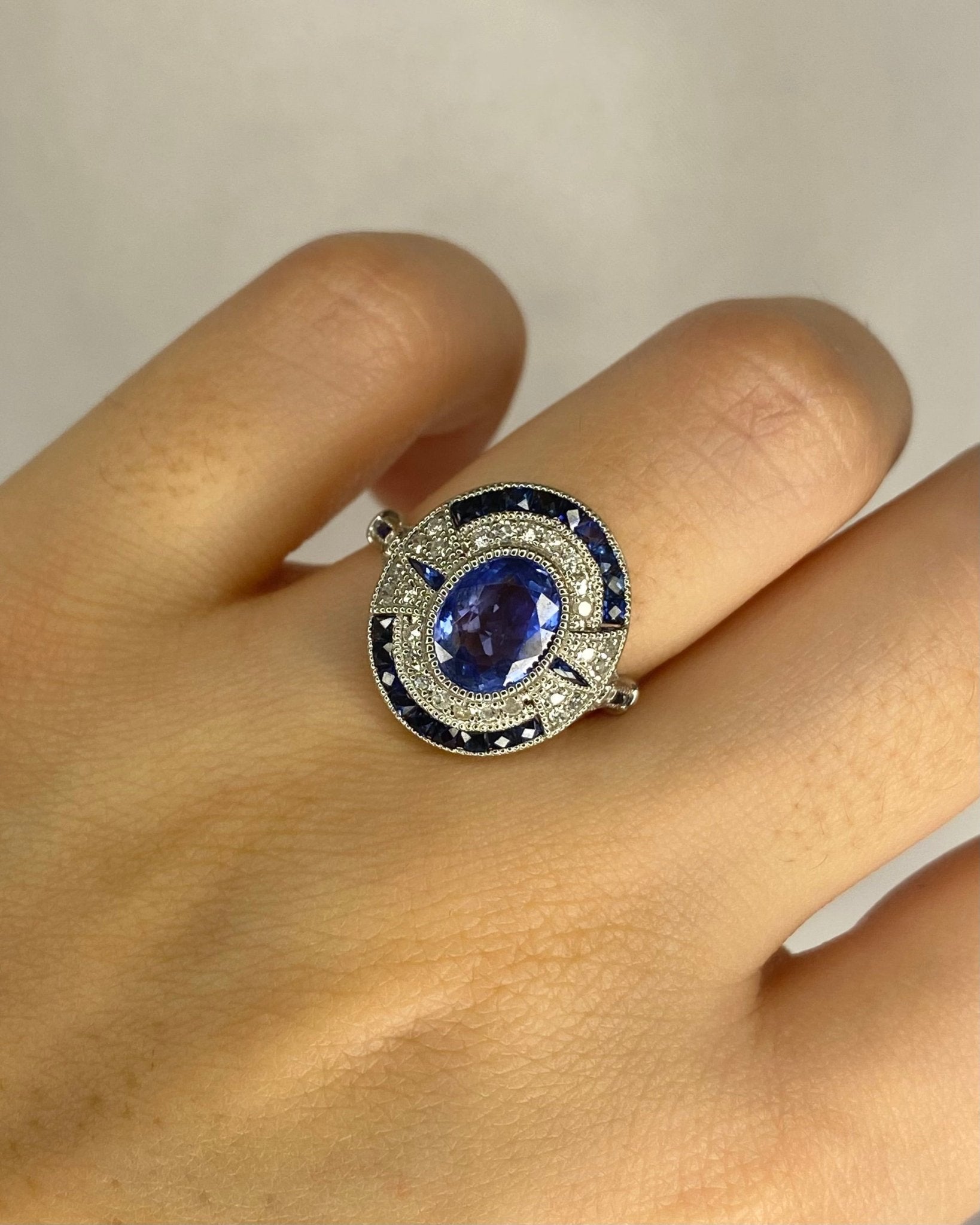 Bague Style Art Déco Saphirs 2.48 carats &amp; Diamants "Noa" - Elliade Paris