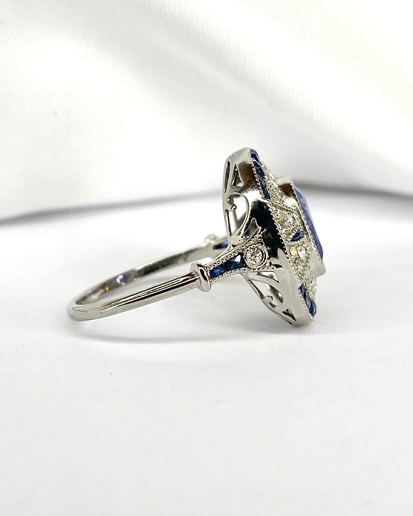 Bague Style Art Déco Saphirs 2.48 carats &amp; Diamants "Noa" - Elliade Paris