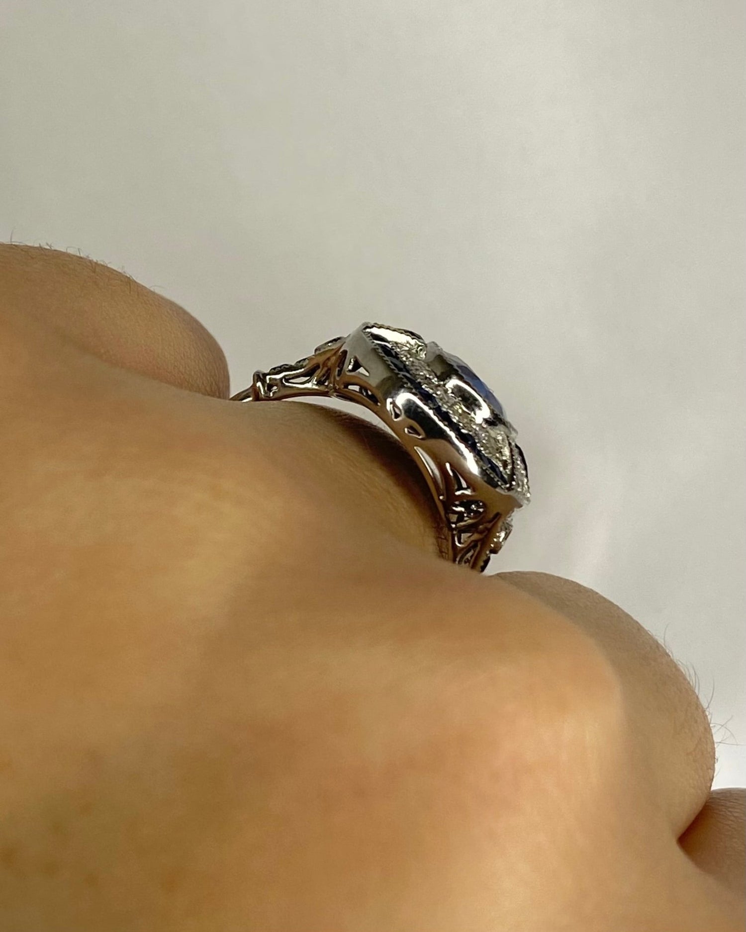 Bague Style Art Déco Saphirs 2.48 carats &amp; Diamants "Noa" - Elliade Paris