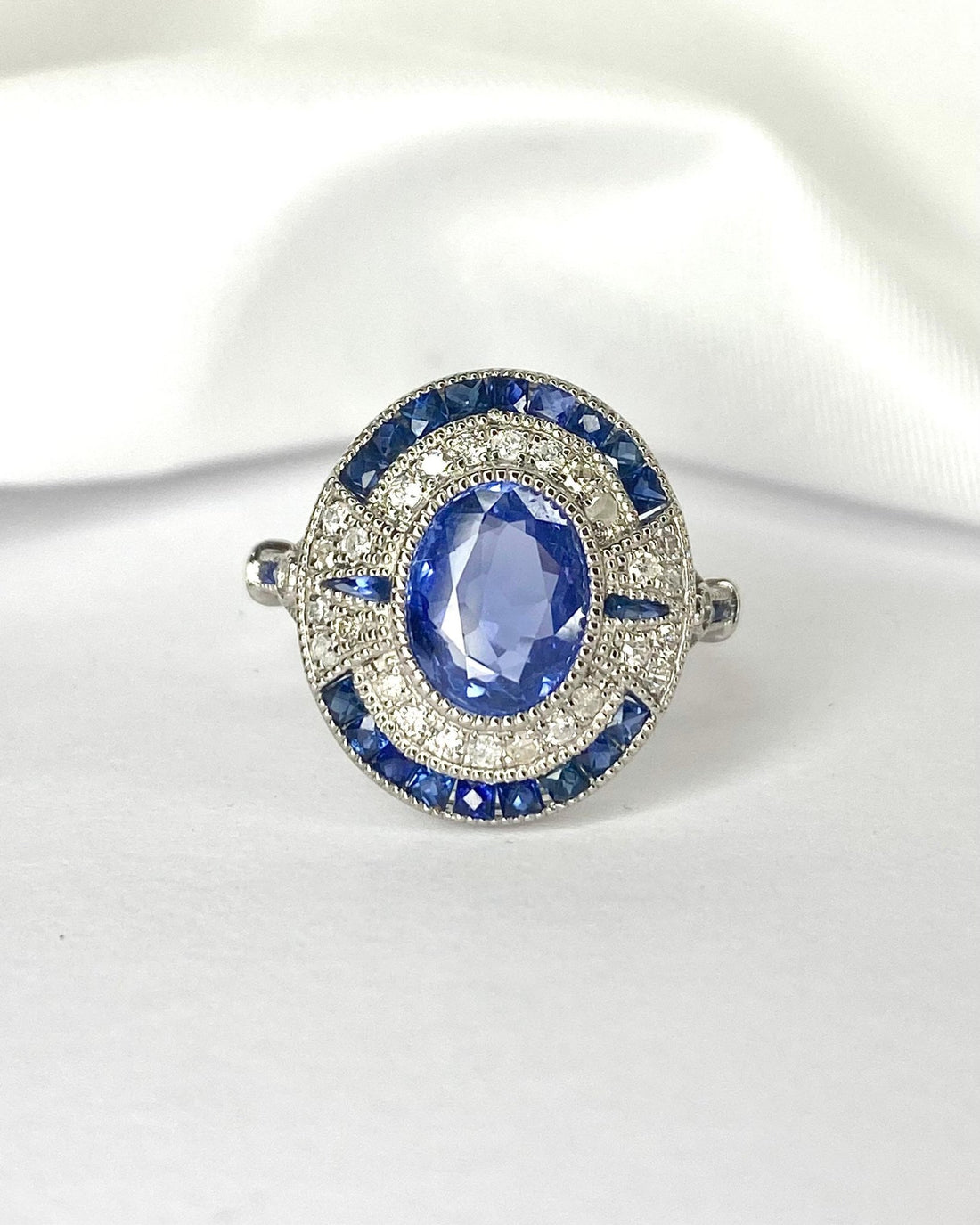 Bague Style Art Déco Saphirs 2.48 carats &amp; Diamants "Noa" - Elliade Paris