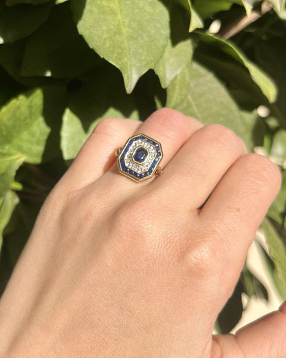 Bague Style Art - Déco Saphirs &amp; 8 Diamants &quot;Emrata&quot; - Elliade Paris