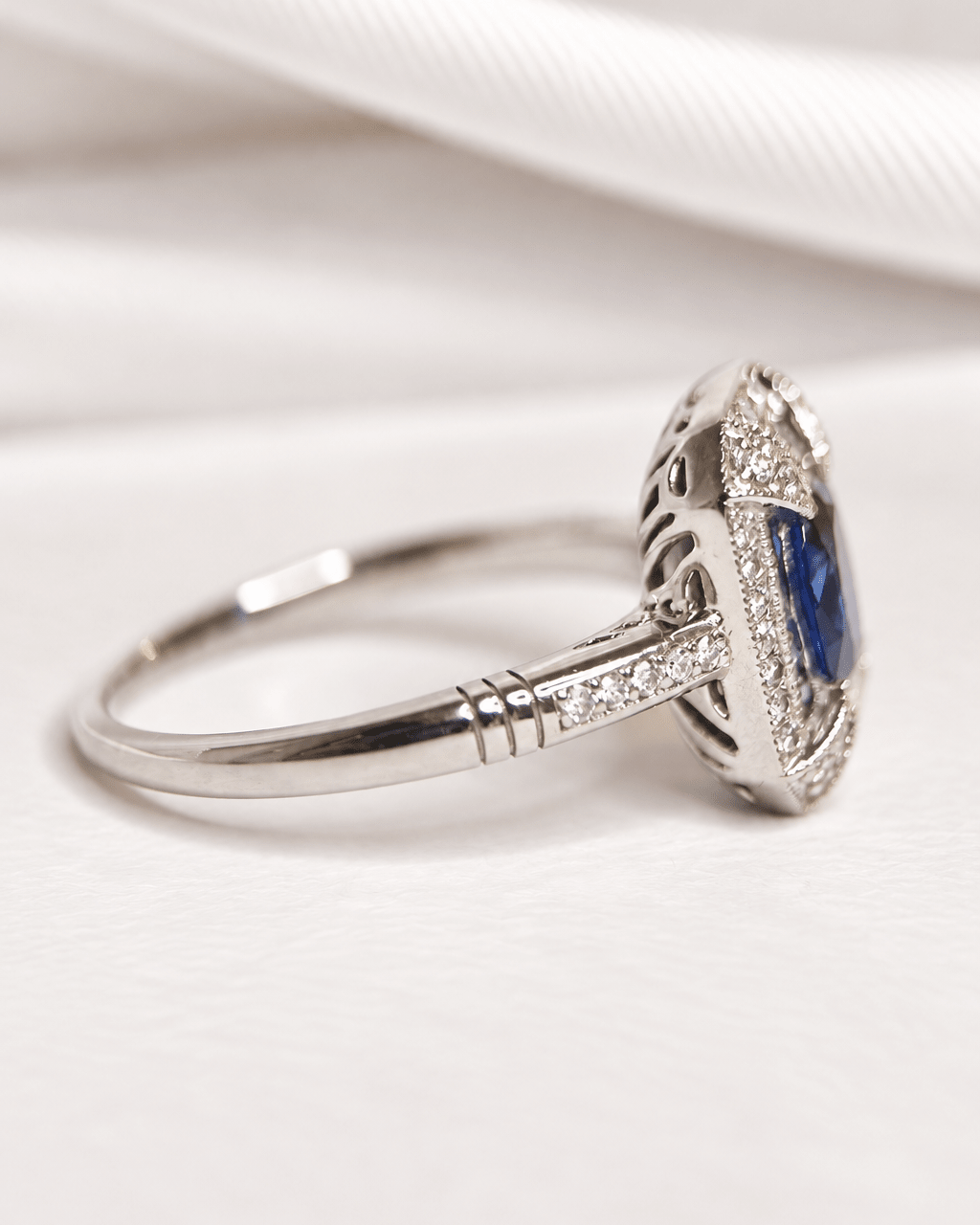 Bague Style Art déco Saphirs Ceylan &amp; Diamants "Lazare" - Elliade Paris