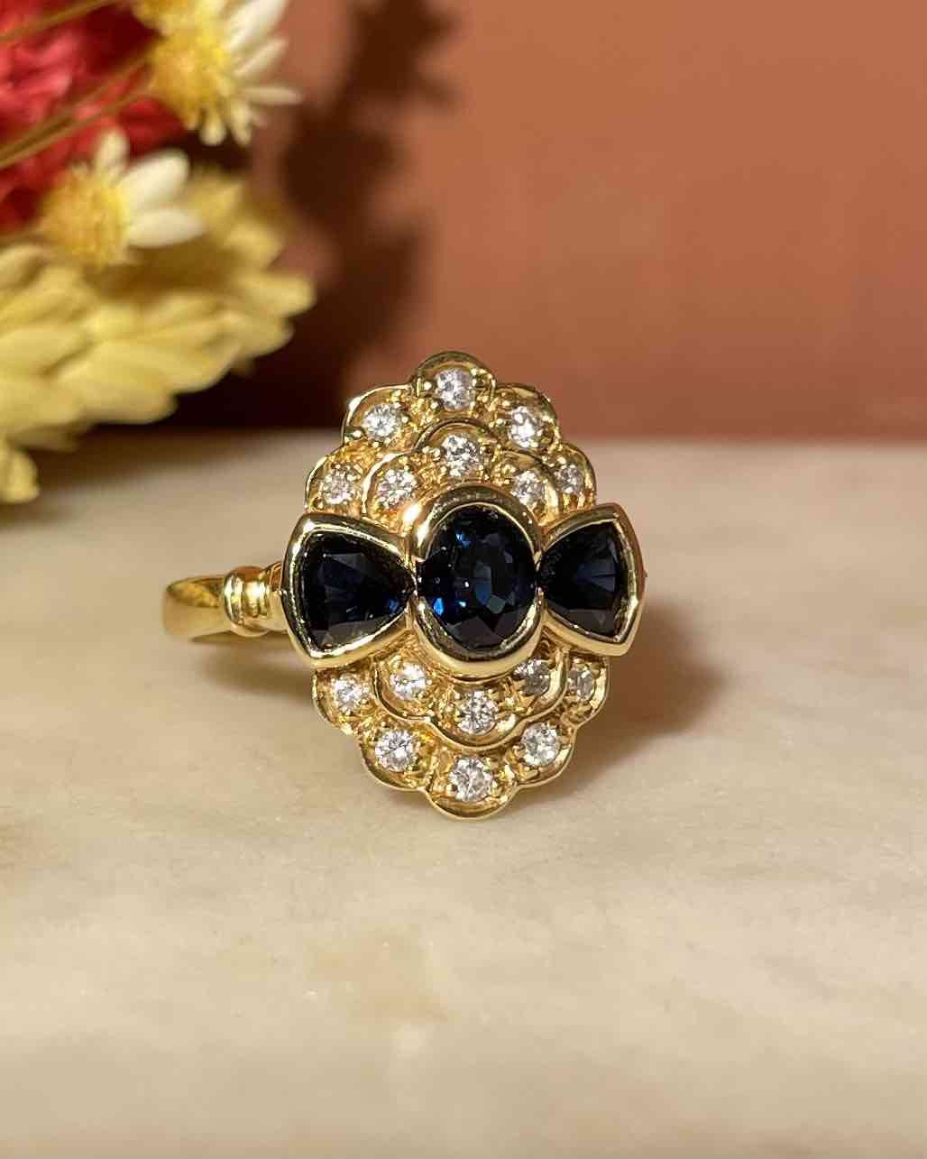 Bague style Art Deco Saphirs &amp; Diamants "Elsa" - Elliade Paris