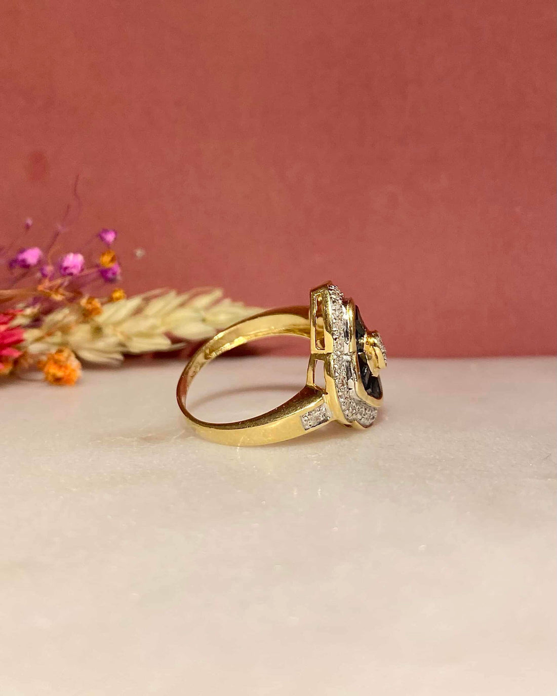 Bague Style Art-déco Jupon Saphirs 0.80 carat &amp; Diamants &quot;Briana&quot;