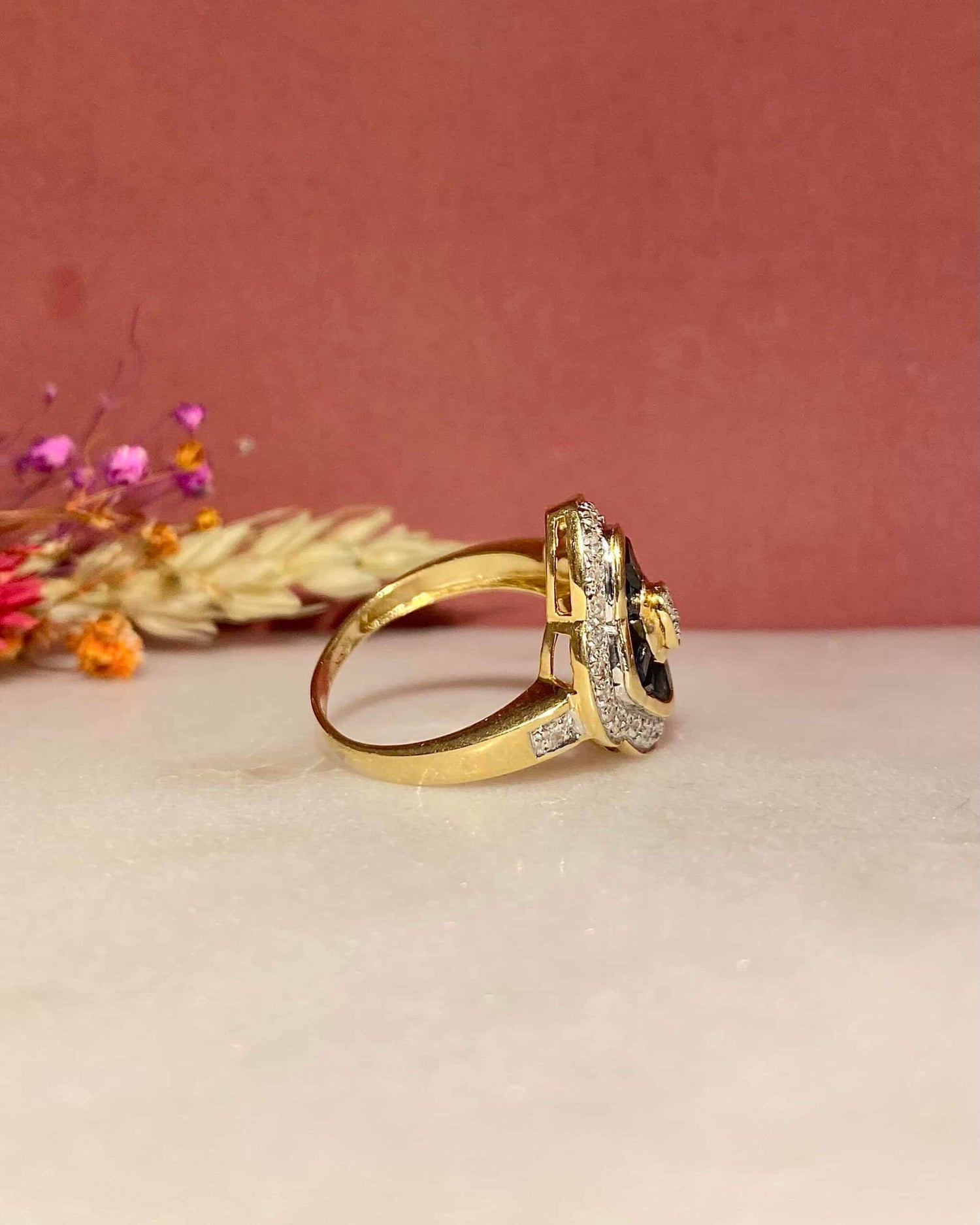 Bague Style Art-déco Jupon Saphirs 0.80 carat &amp; Diamants &quot;Briana&quot;
