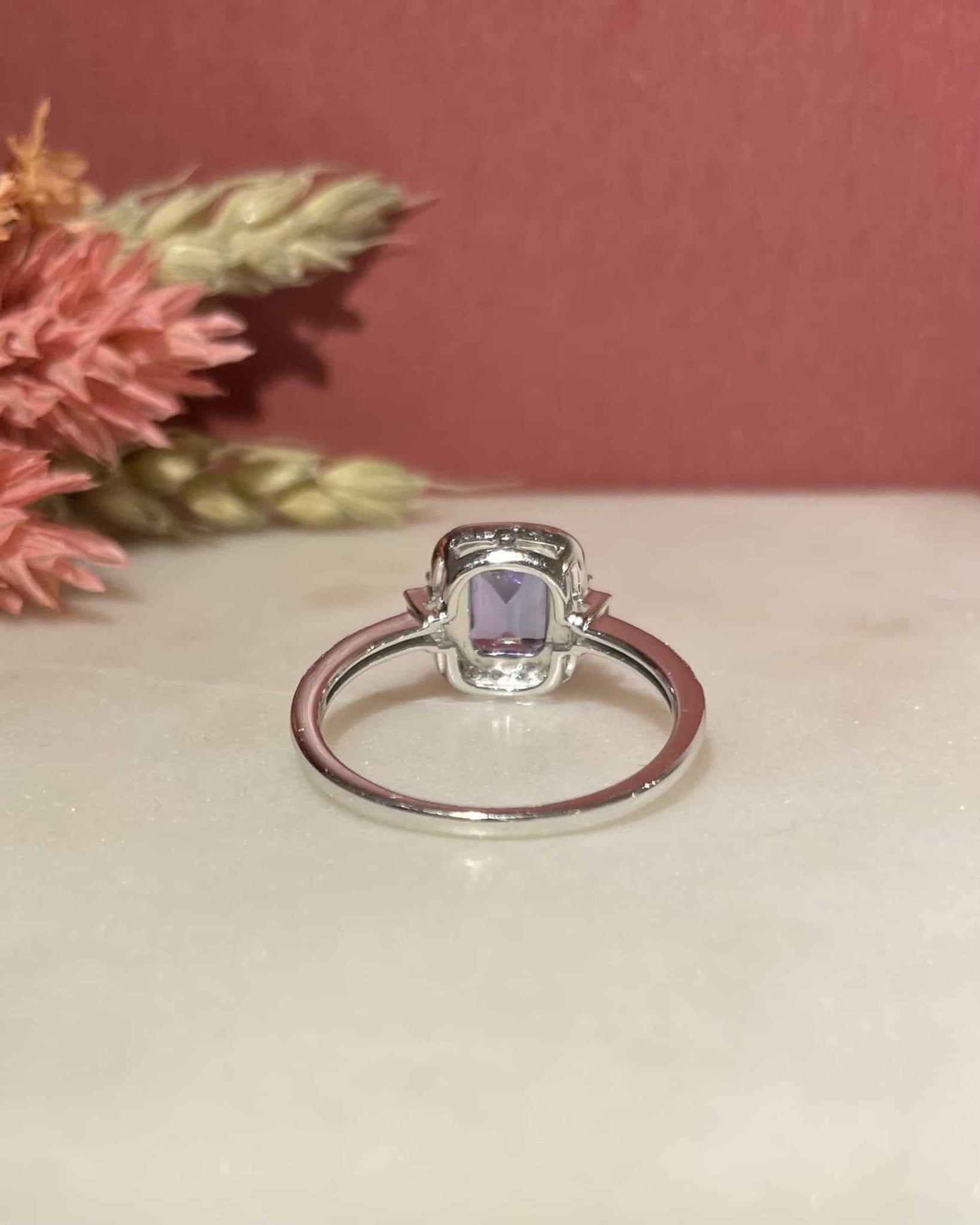 Bague Style Art - déco Tanzanite 1.80 Carat &amp; 34 Diamants &quot;Loeva&quot; - Elliade Paris