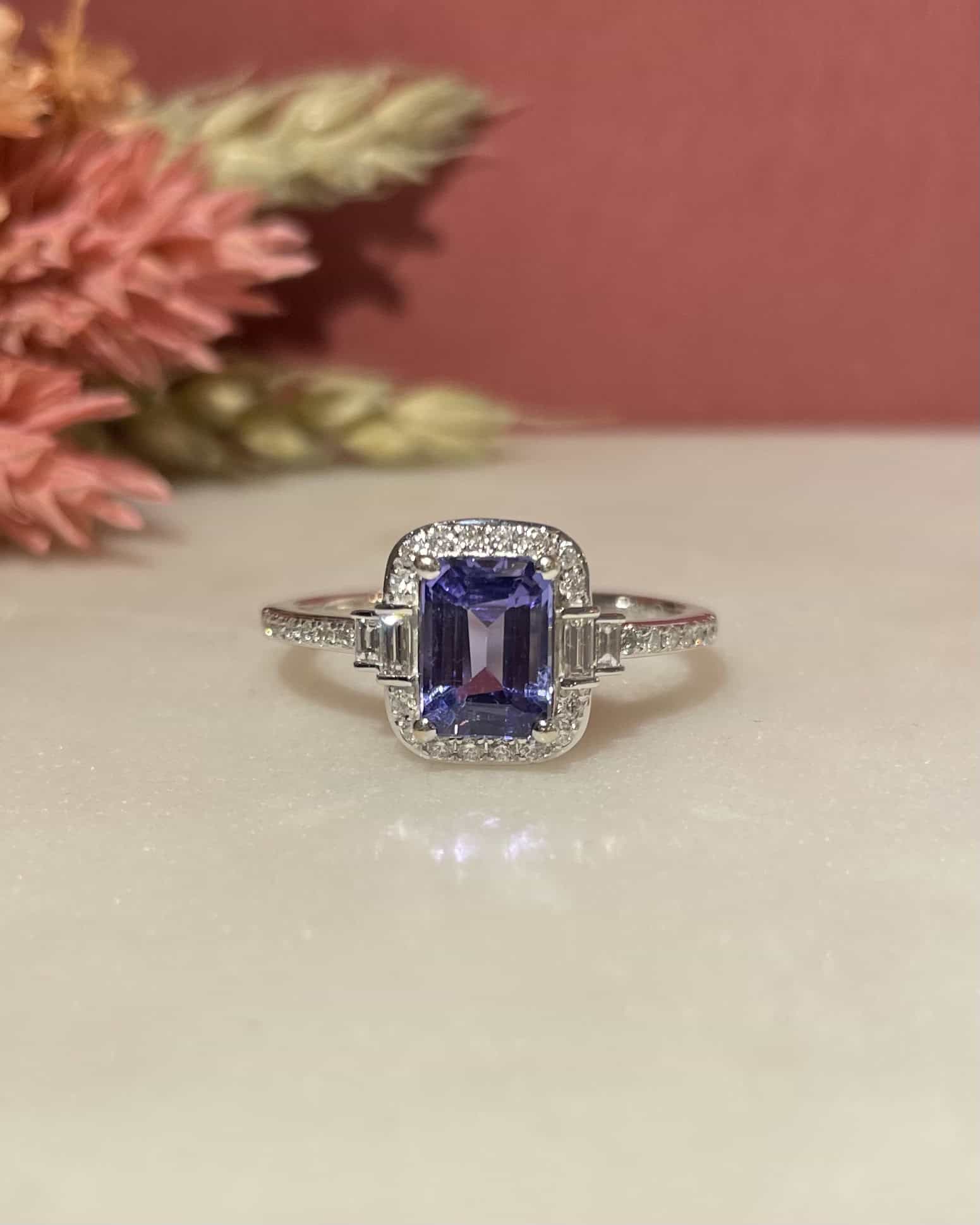 Bague Style Art-déco Tanzanite 1.80 Carat &amp; 34 Diamants "Loeva" - Elliade Paris