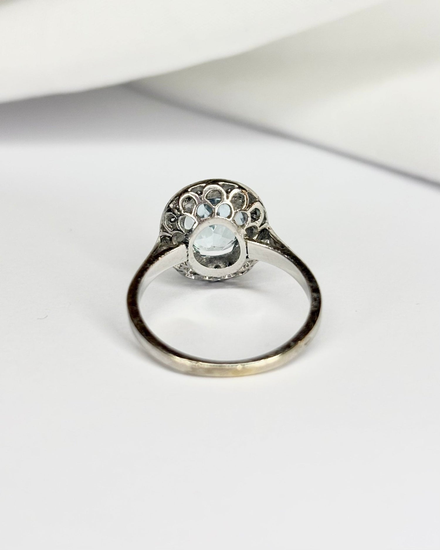 Bague Style Art Déco Topaze 2.40 carats &amp; 20 Diamants &quot;Antta&quot; - Elliade Paris