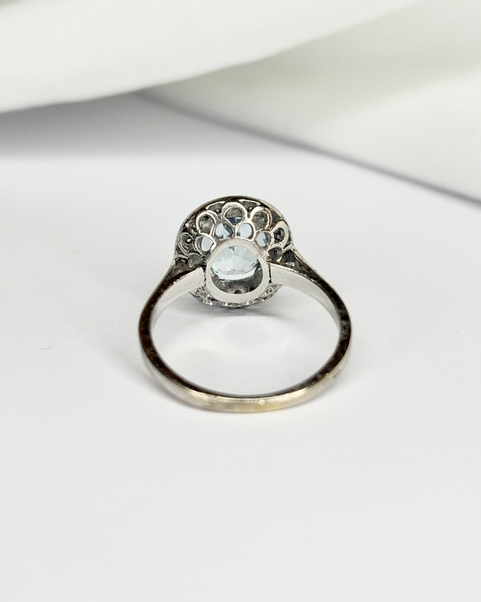 Bague Style Art Déco Topaze 2.40 carats &amp; 20 Diamants "Antta" - Elliade Paris