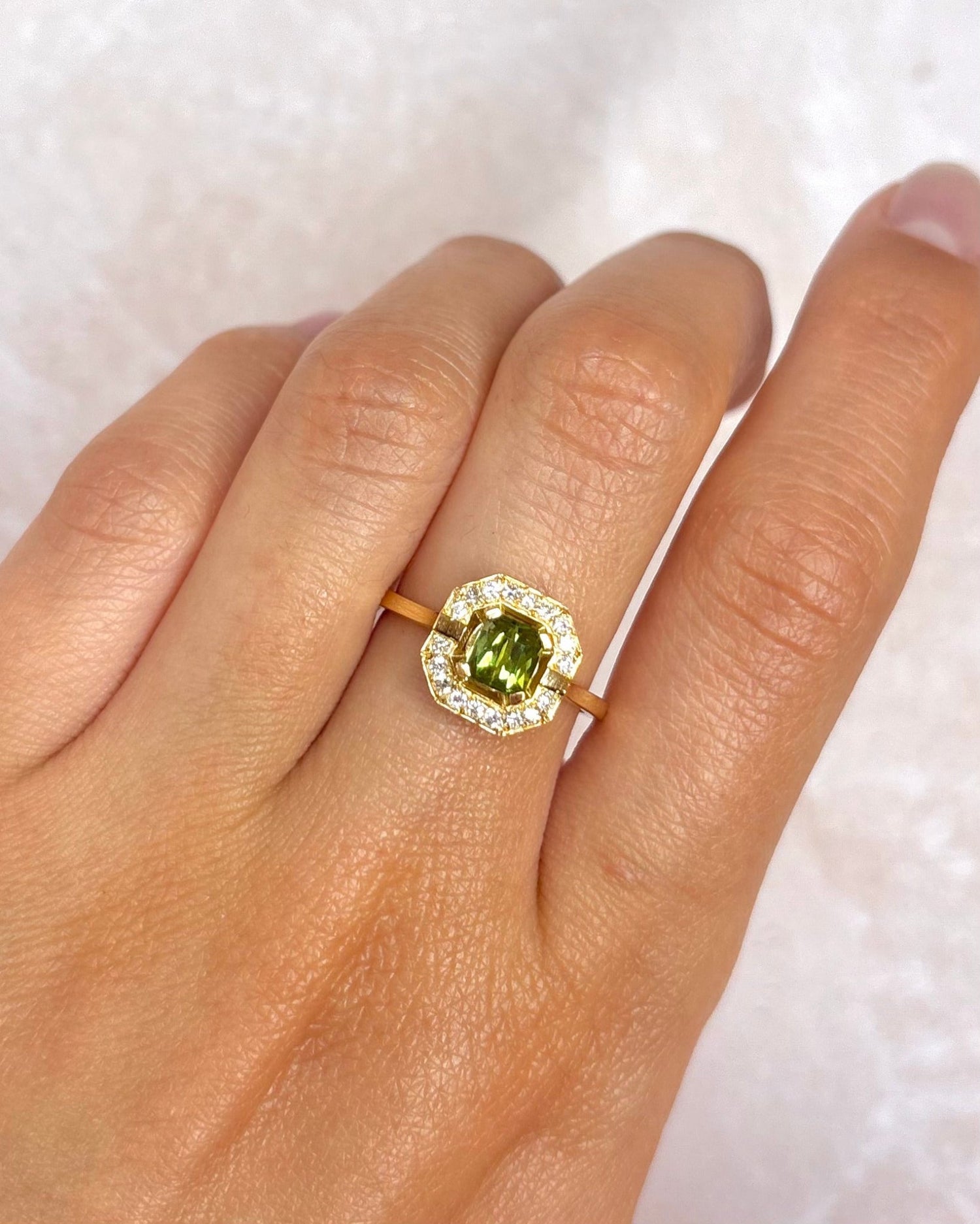 Bague Style Art Déco Tourmaline Verte 0.76 carat &amp; Diamants 0.27 carat "Constance" - Elliade Paris