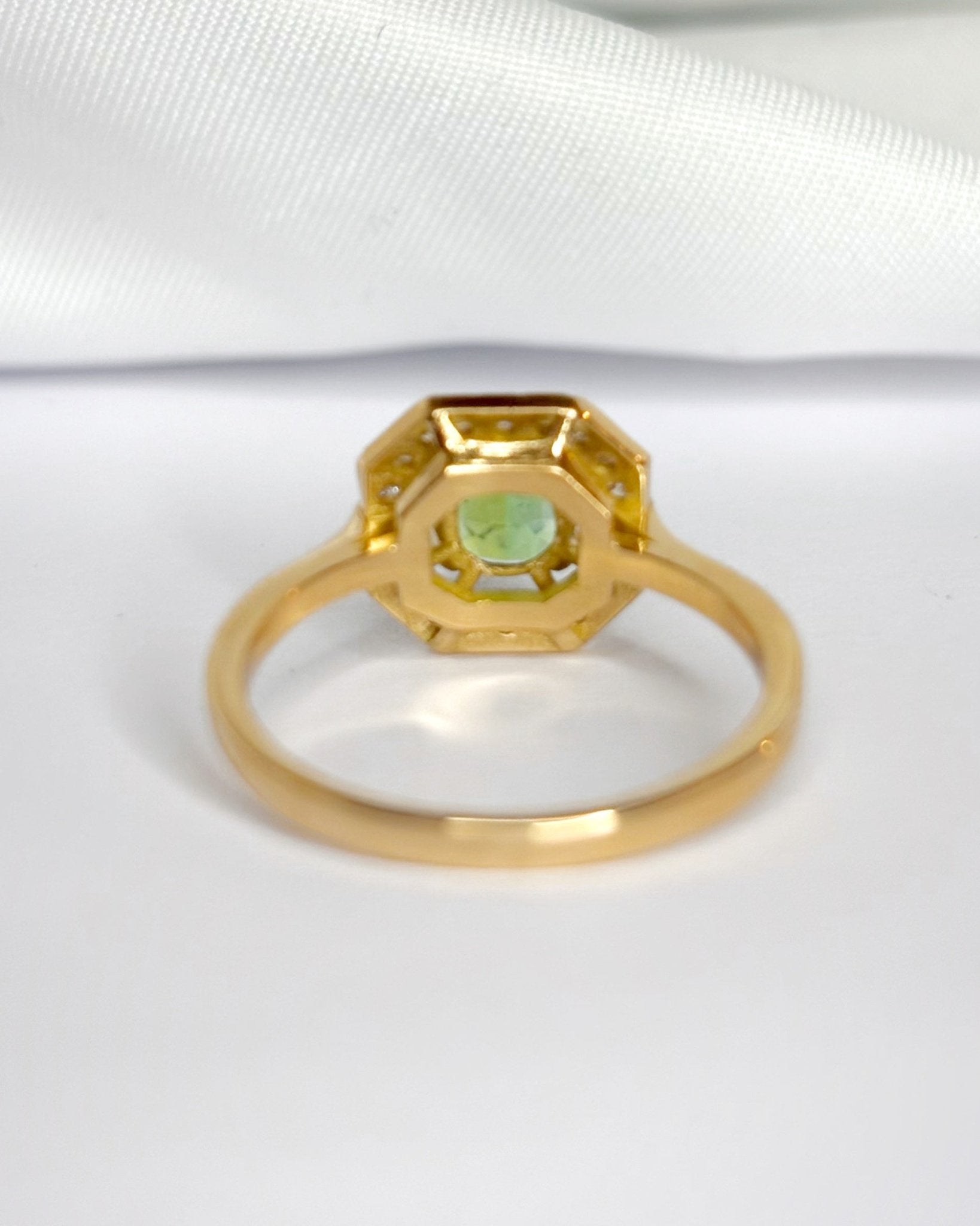 Bague Style Art Déco Tourmaline Verte 0.76 carat &amp; Diamants 0.27 carat "Constance" - Elliade Paris