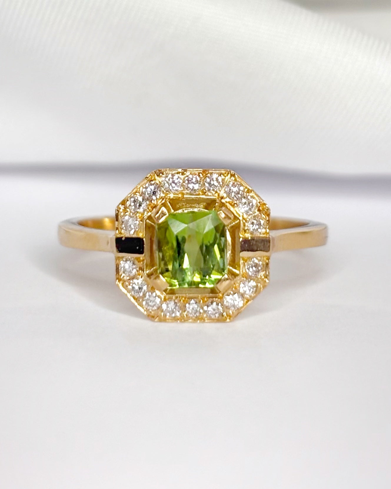 Bague Style Art Déco Tourmaline Verte 0.76 carat &amp; Diamants 0.27 carat "Constance" - Elliade Paris