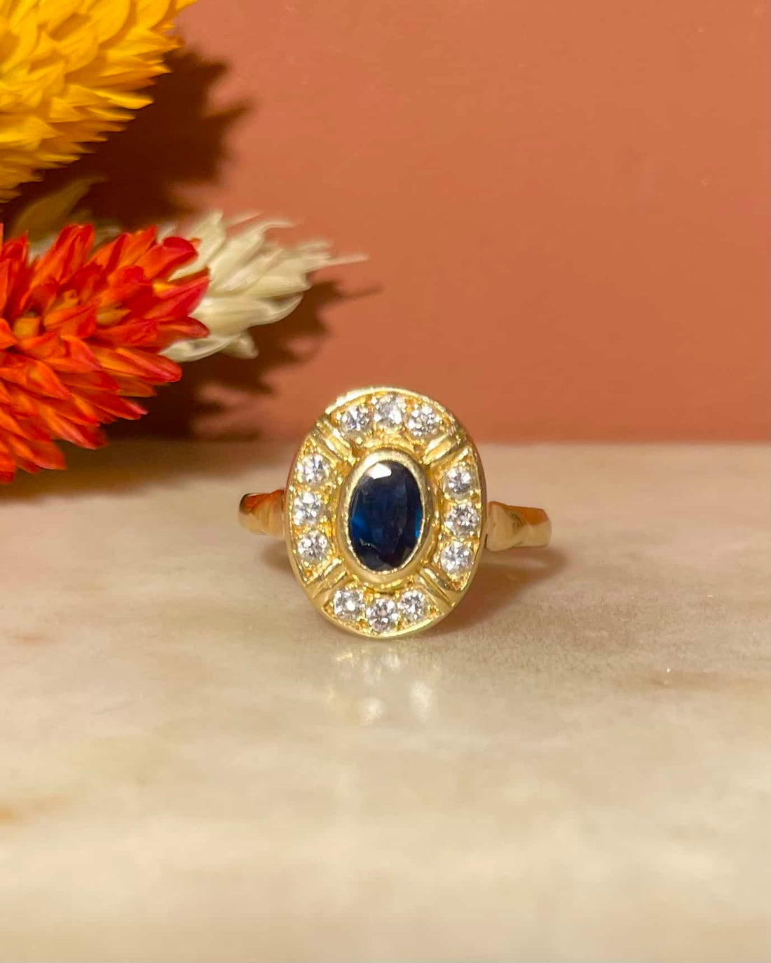 Bague Style Art-Déco Saphir &amp; 12 Diamants &quot;Cosette&quot;