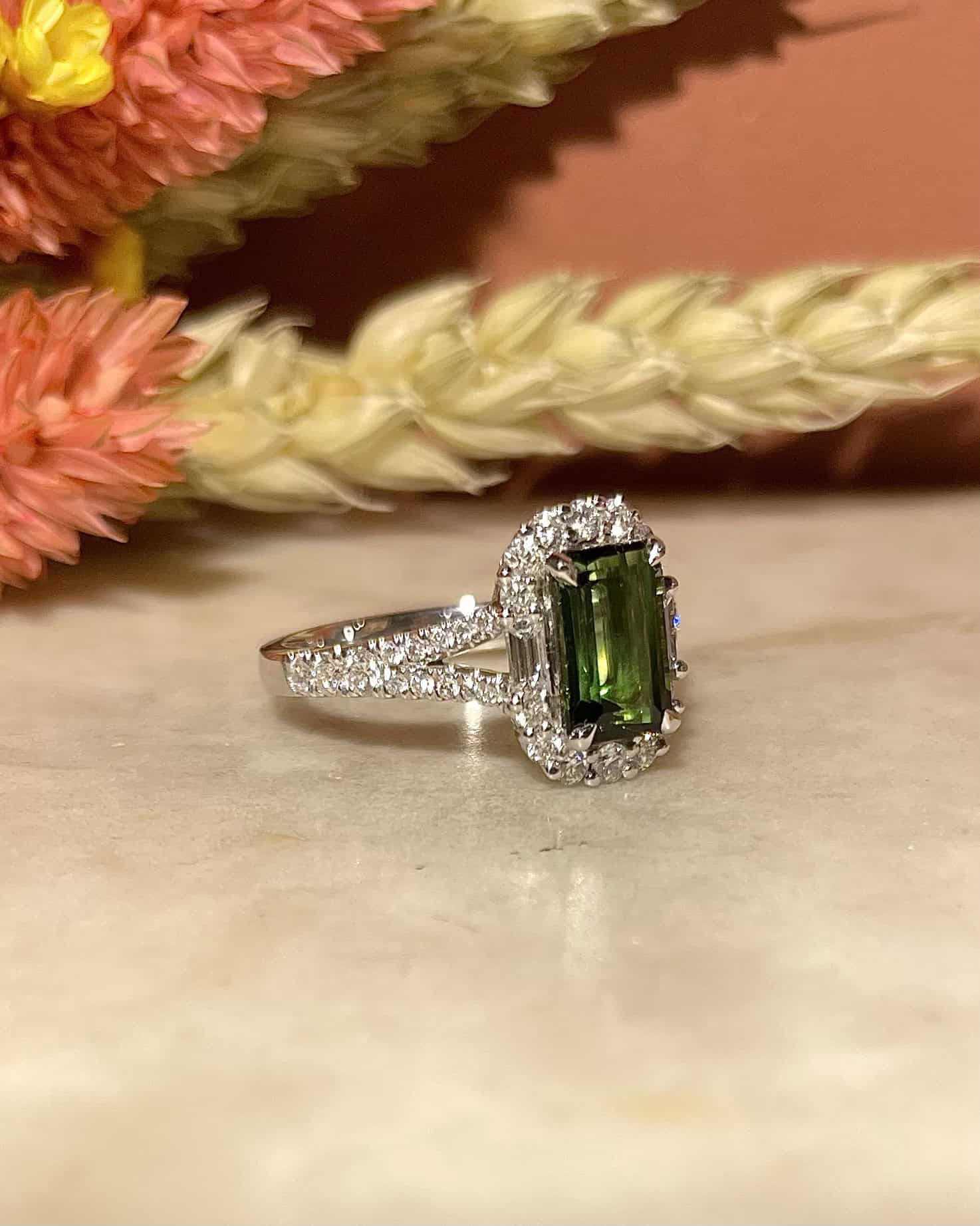 Anillo estilo Art Déco con turmalina de 1,47 quilates y 42 diamantes "Valeria"