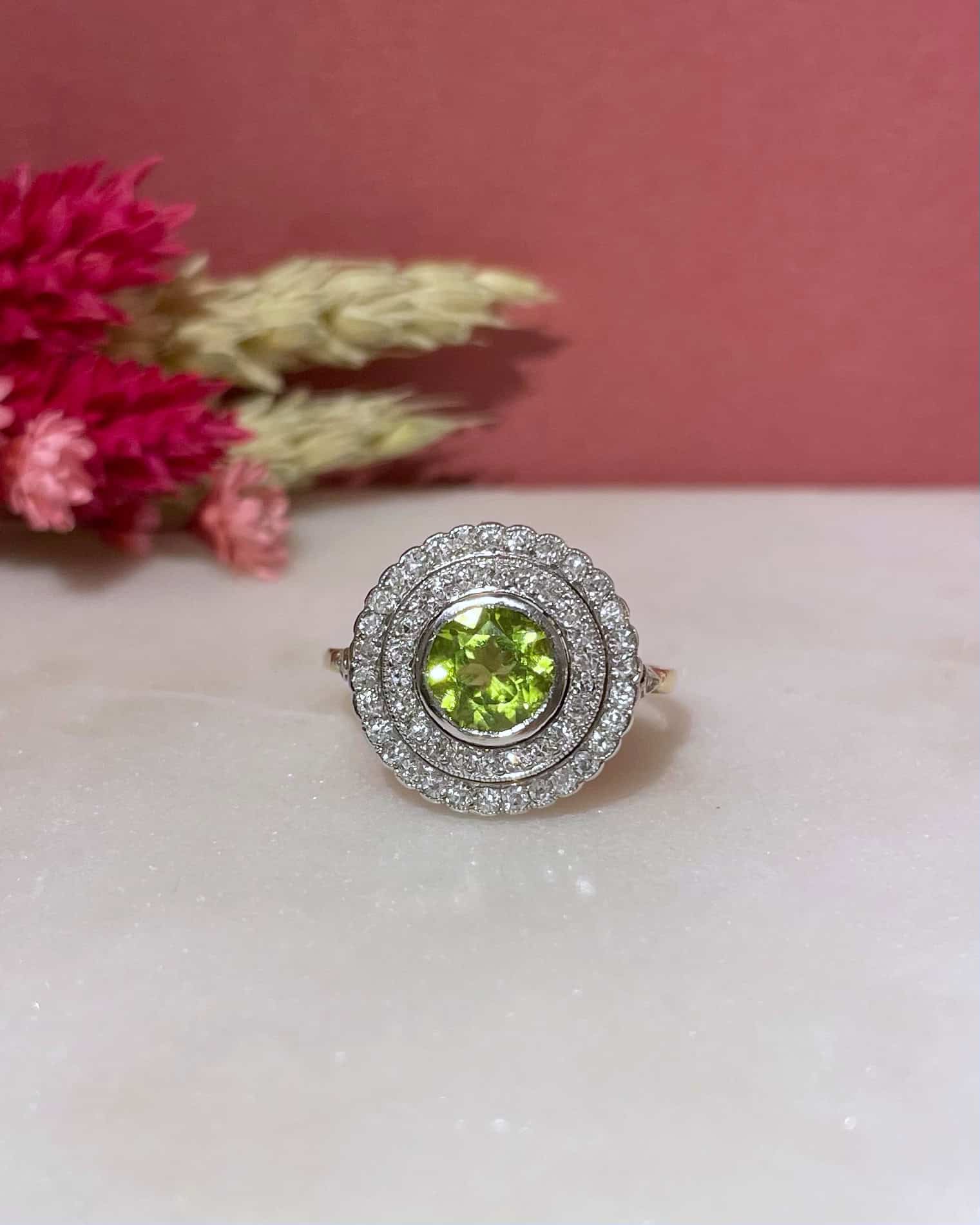 Anillo Art Déco de Peridoto de 1,25 quilates y 54 diamantes "Liv"