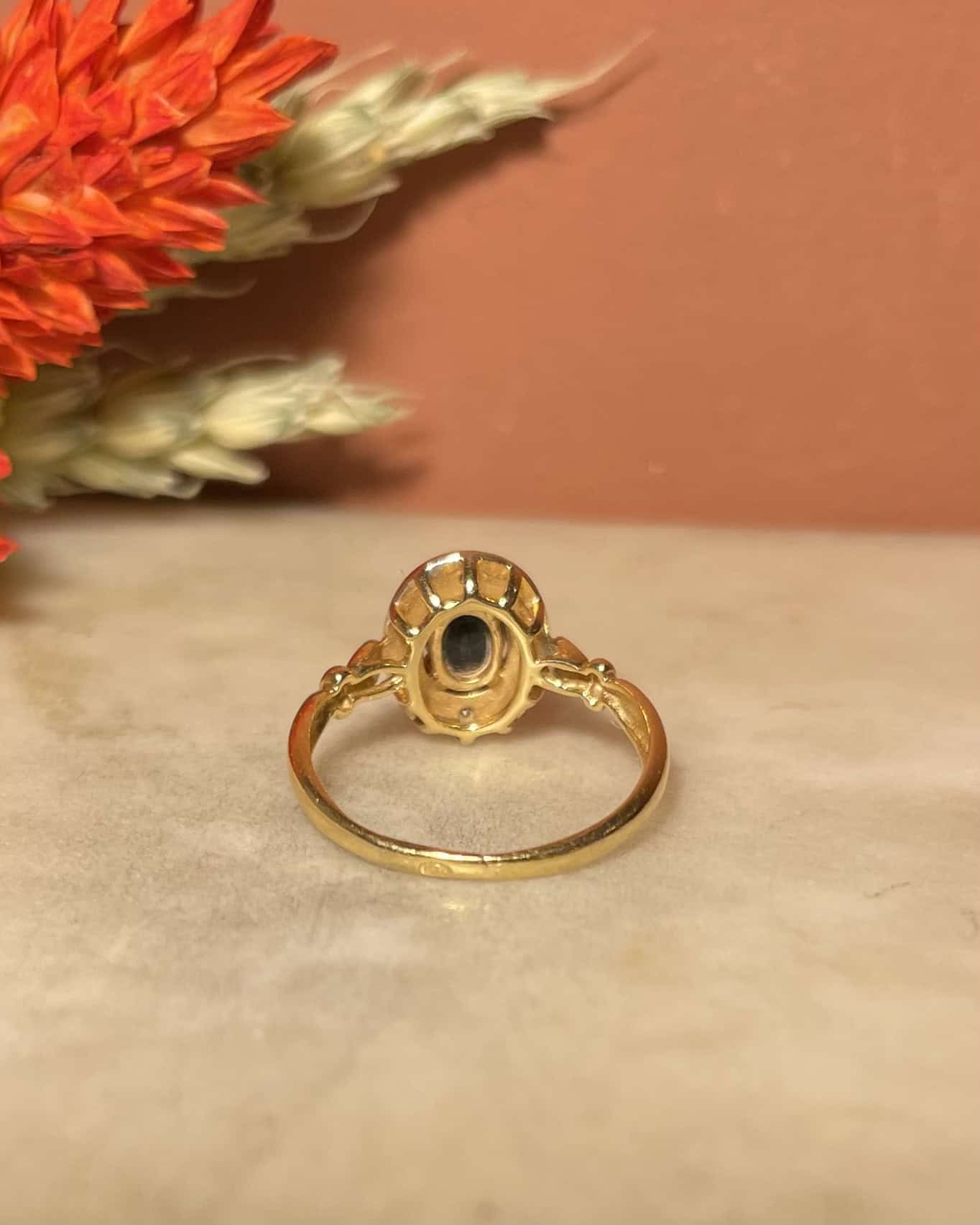 Bague Style Art-déco Saphir 0.55 carat &amp; Diamants "Cristiana"