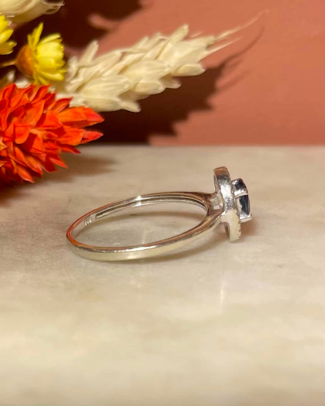 Bague Style Art-Déco Saphir &amp; Diamants &quot;Imahé&quot;