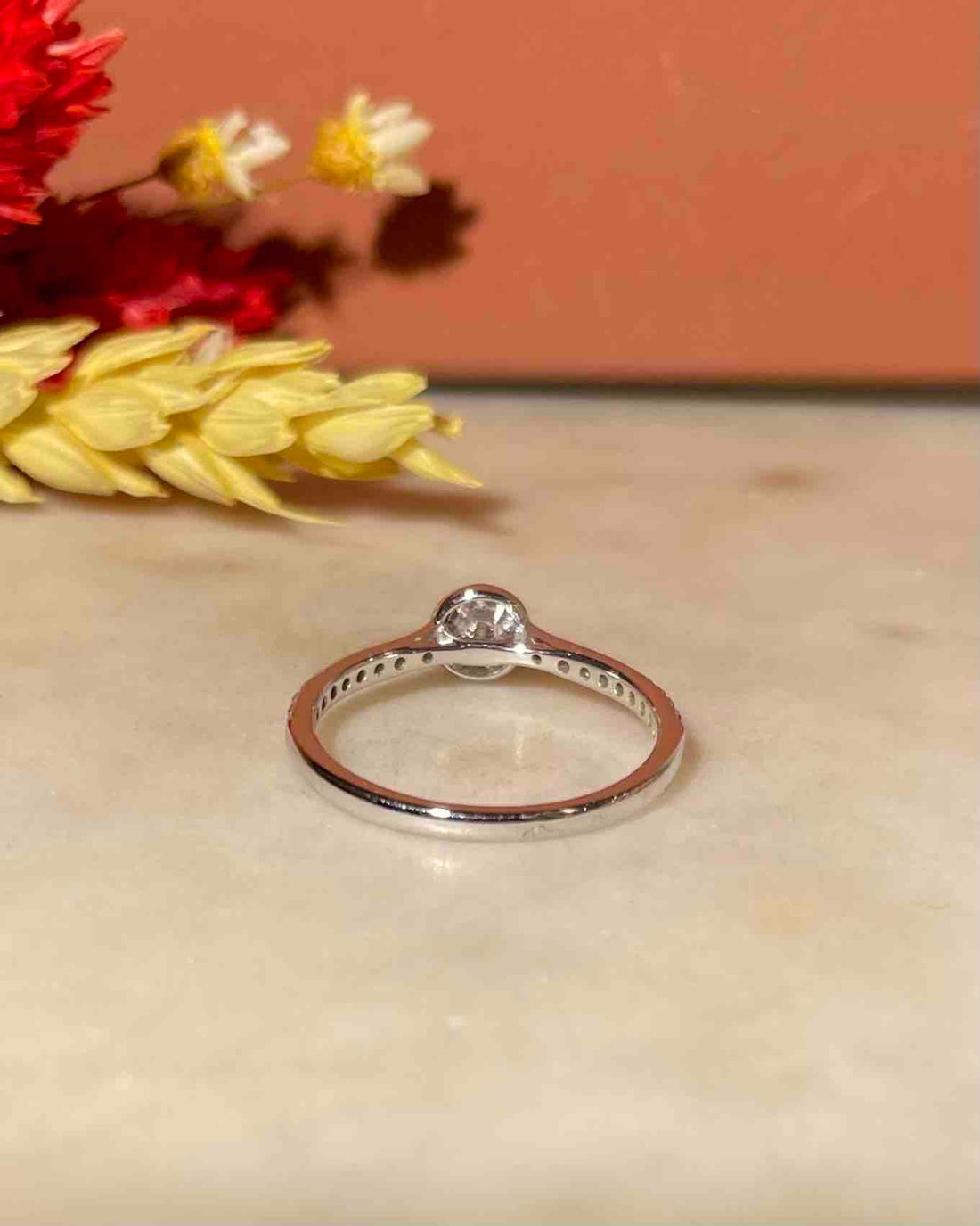 Bague Style Marguerite 33 Diamants &quot;Cameron&quot; - Elliade Paris