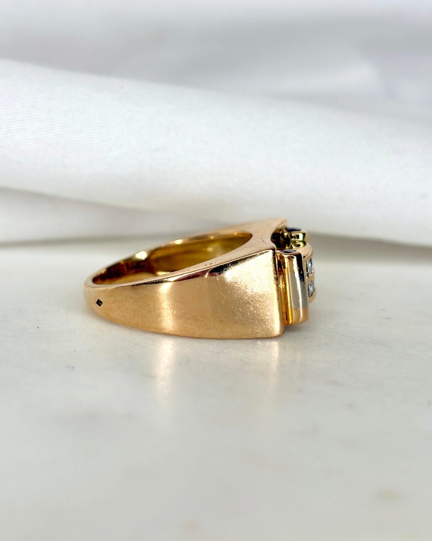 Bague Tank Diamants, Rubis &amp; Or 12.33 g &quot;Élise&quot; - Elliade Paris
