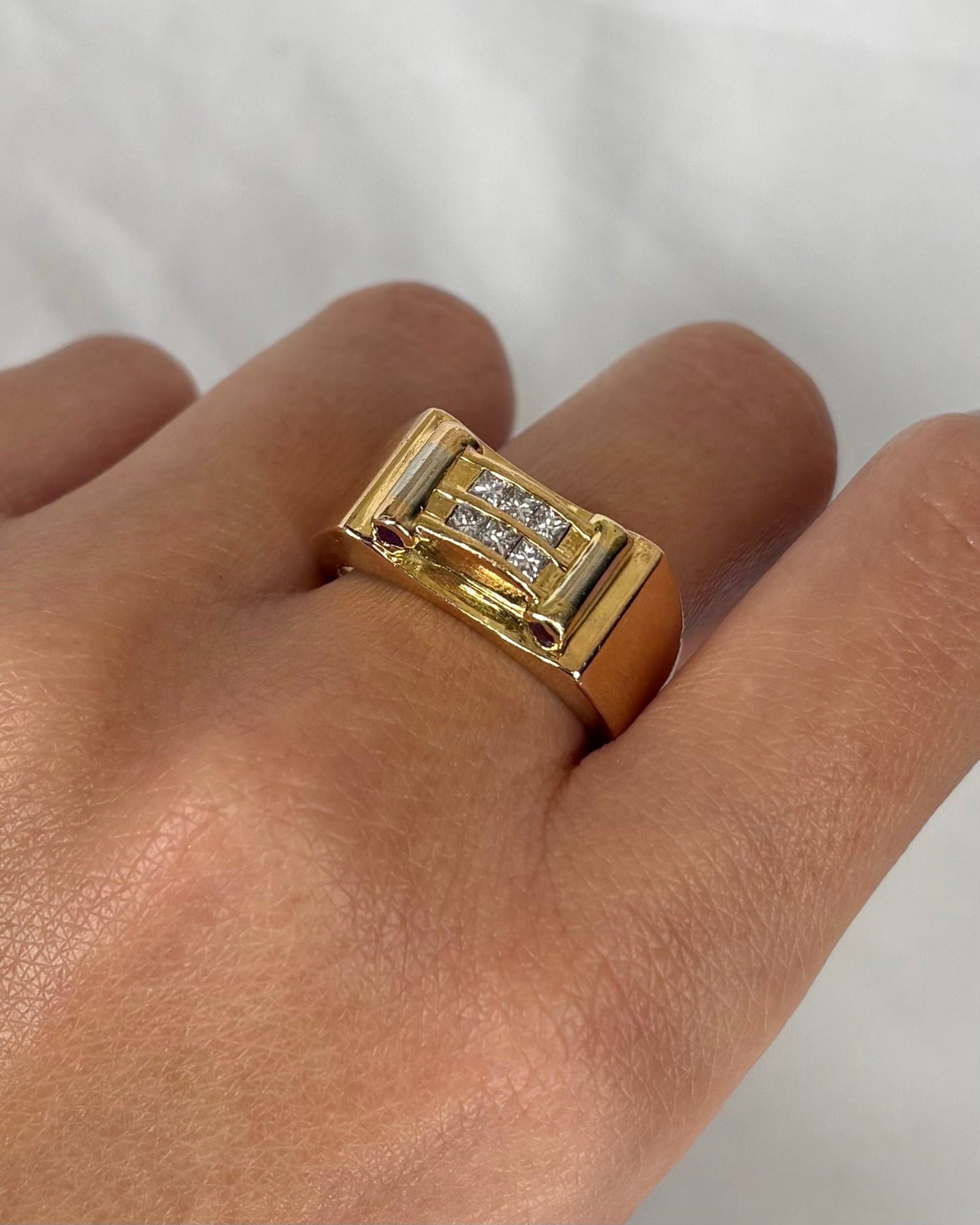 Bague Tank Diamants, Rubis &amp; Or 12.33 g &quot;Élise&quot; - Elliade Paris