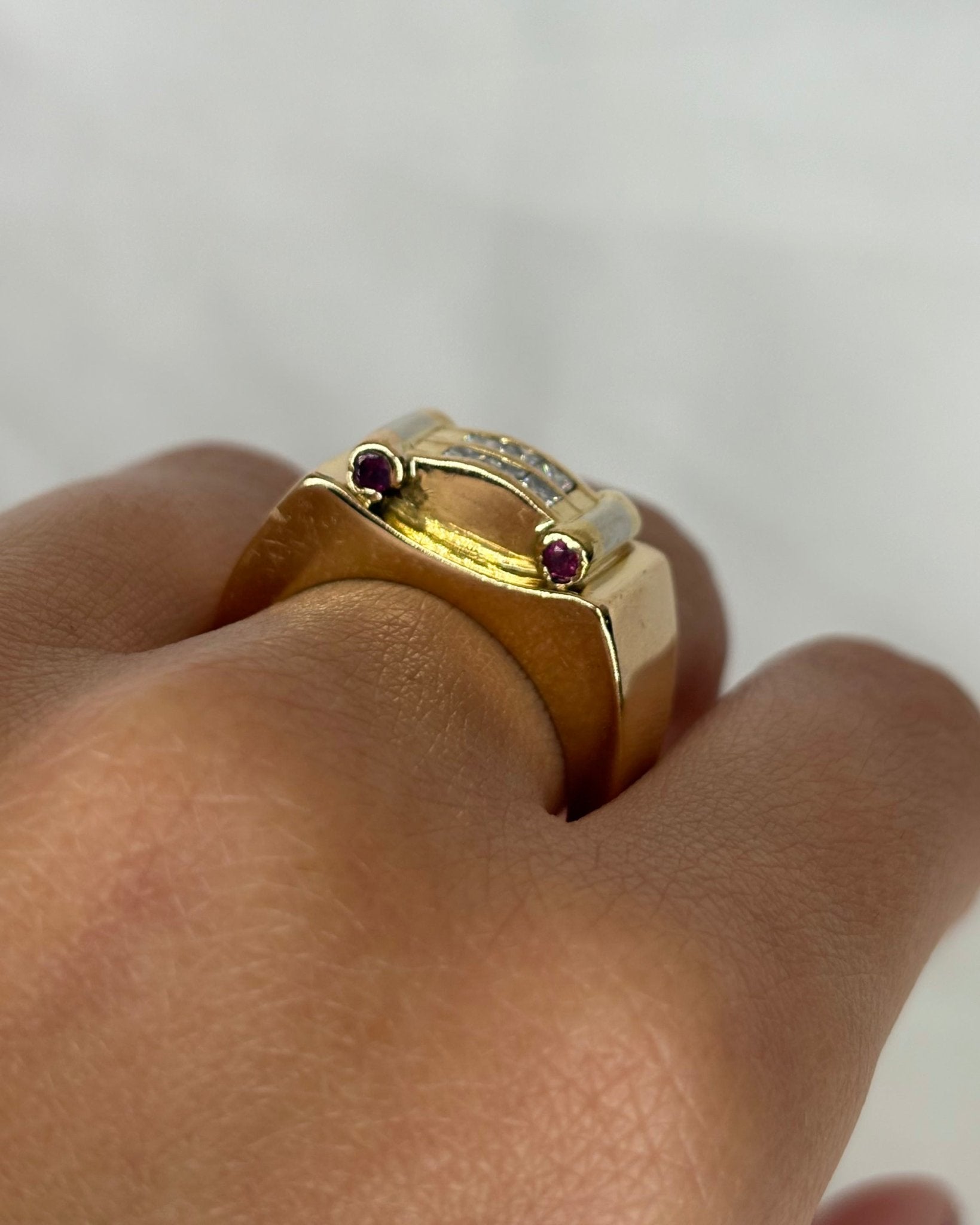 Bague Tank Diamants, Rubis &amp; Or 12.33 g "Élise" - Elliade Paris