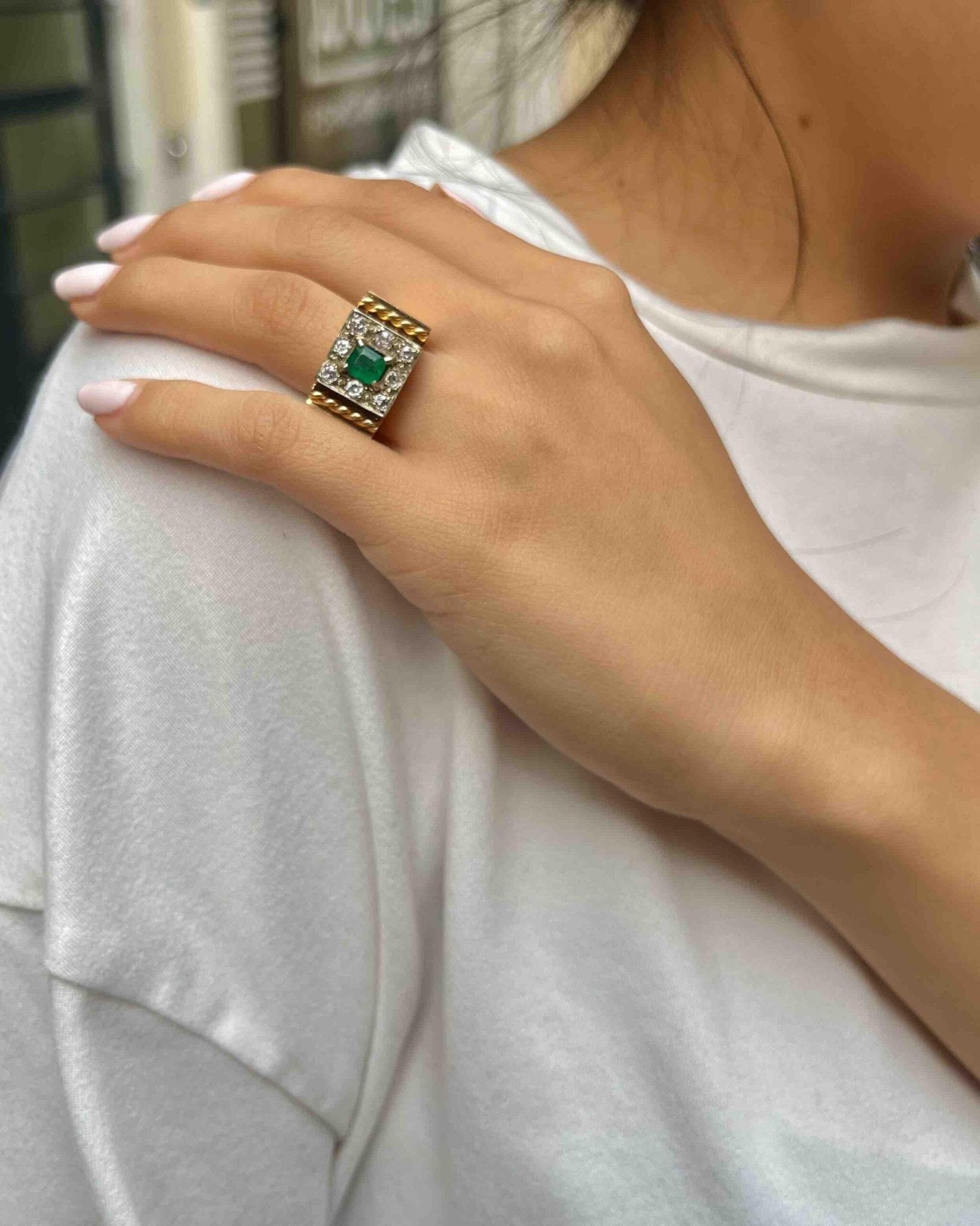 Bague Tank Emeraude &amp; Diamants "Vanathy" - Elliade Paris